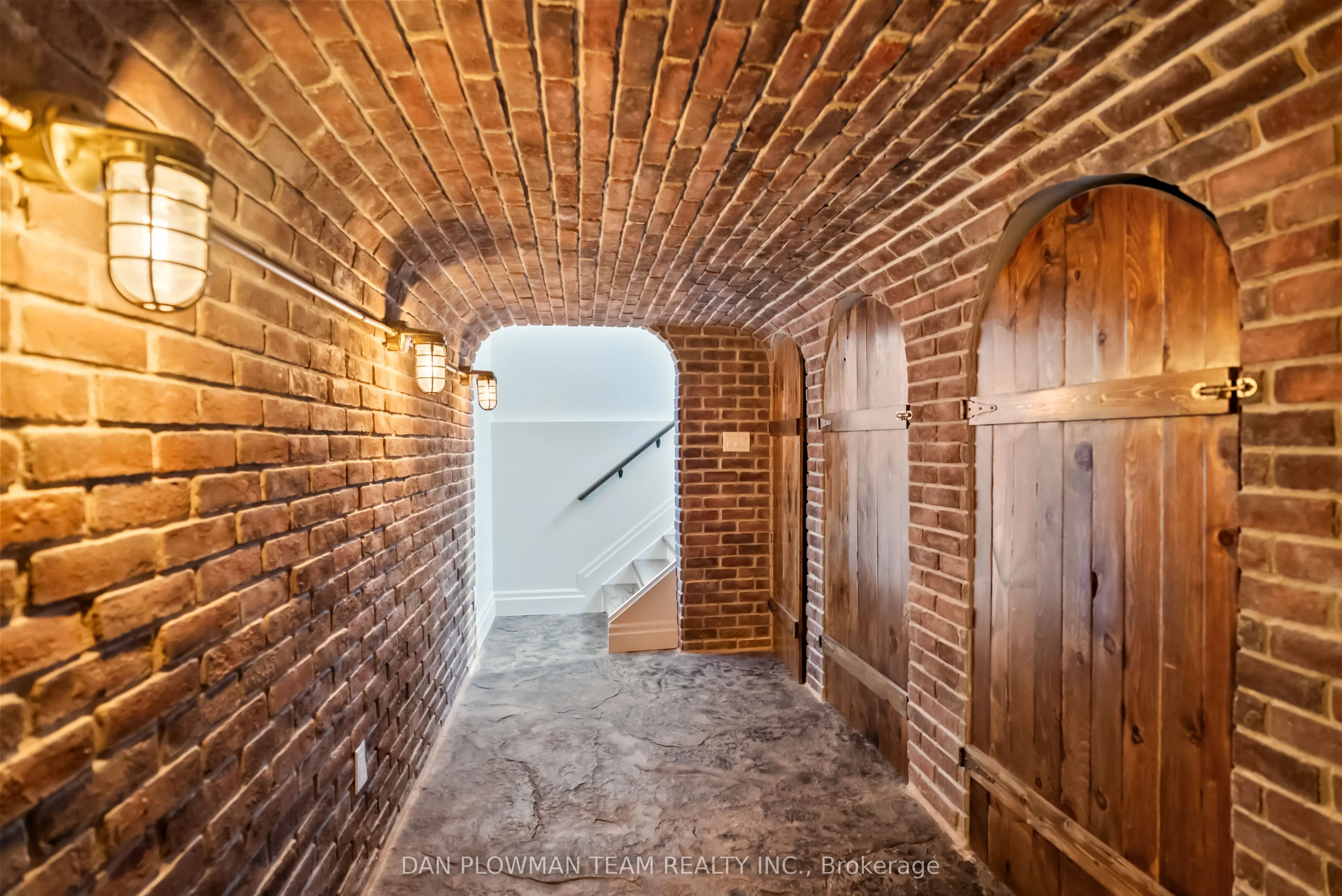 15 Concession Street E