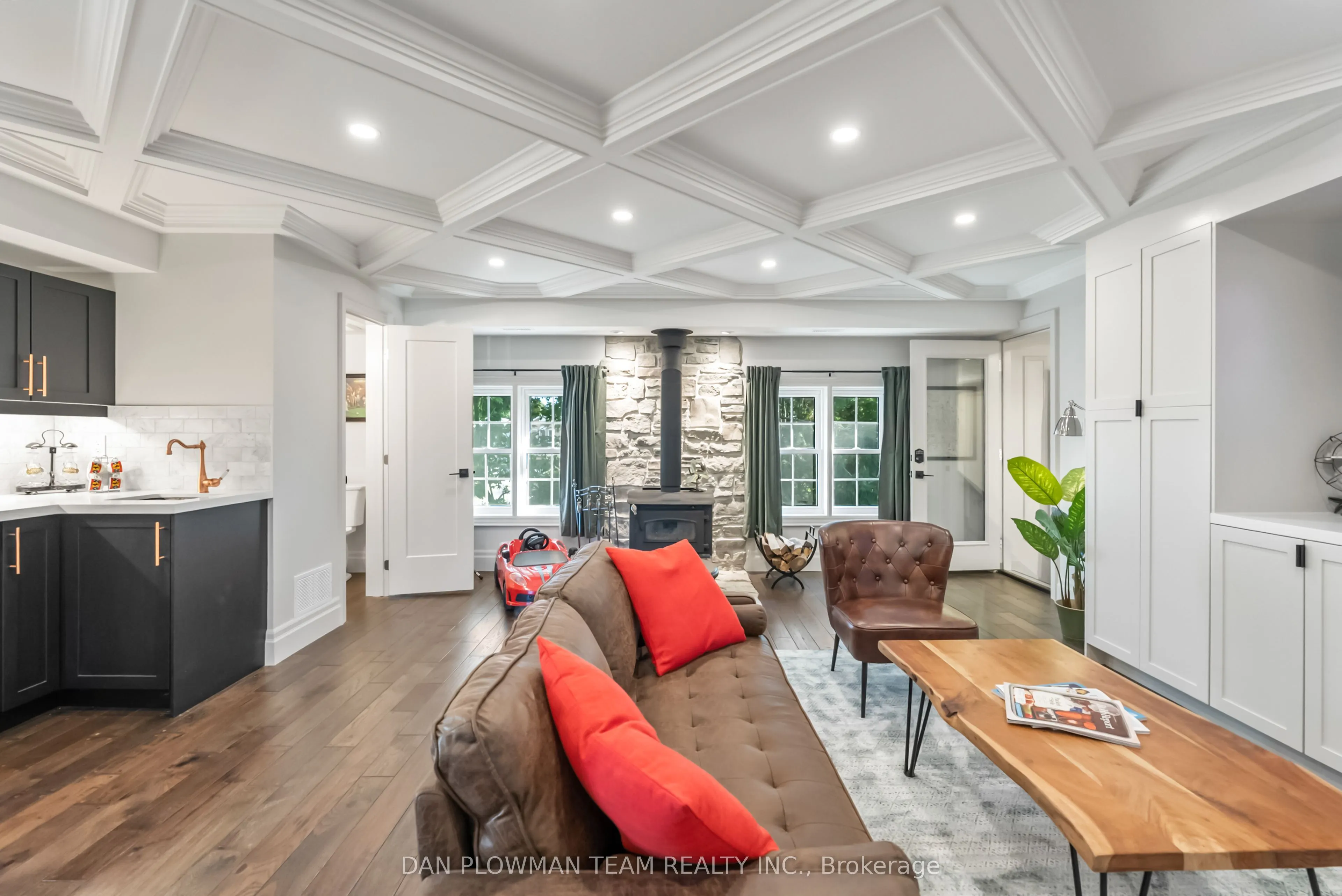 15 Concession Street E