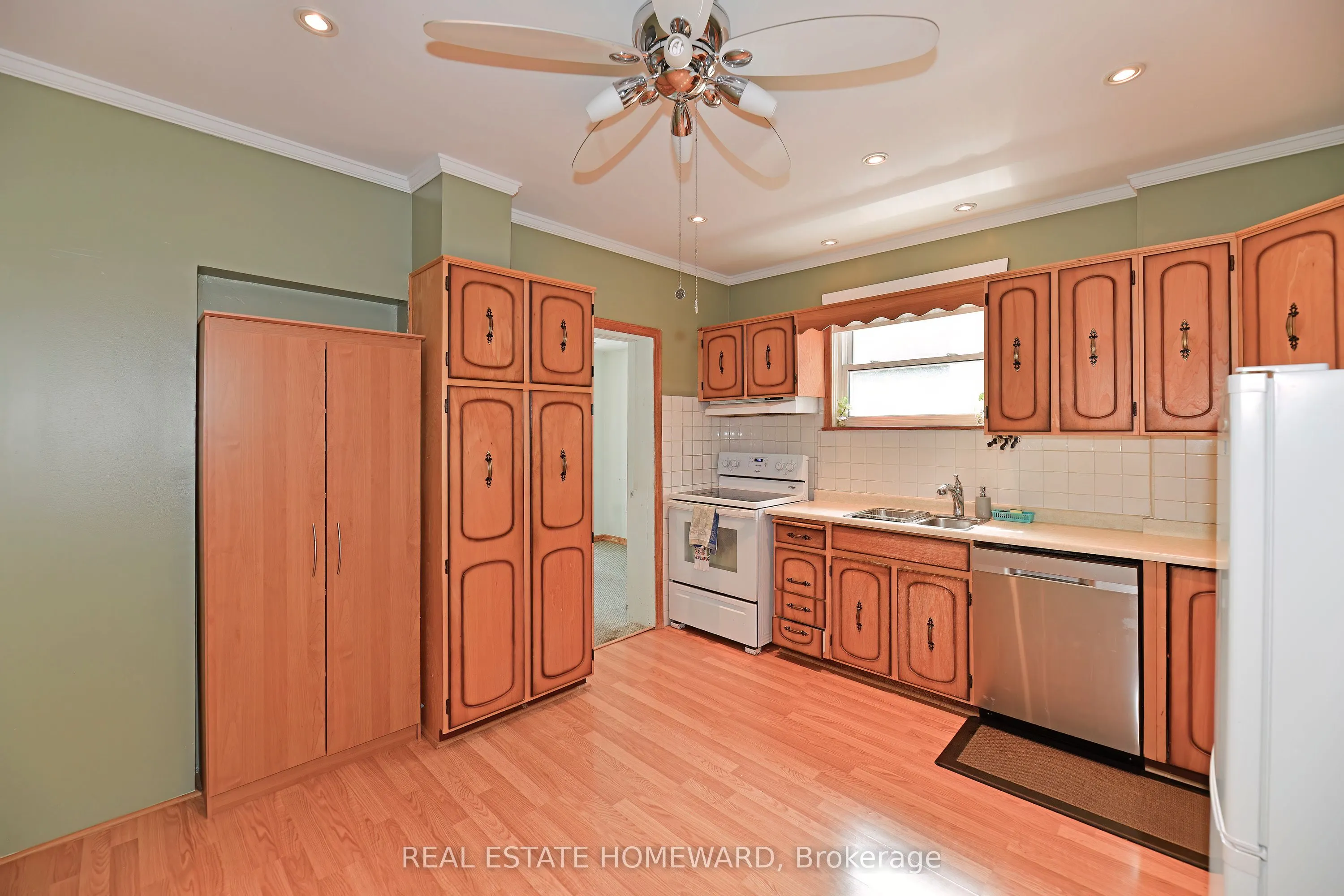 295 Chisholm Avenue