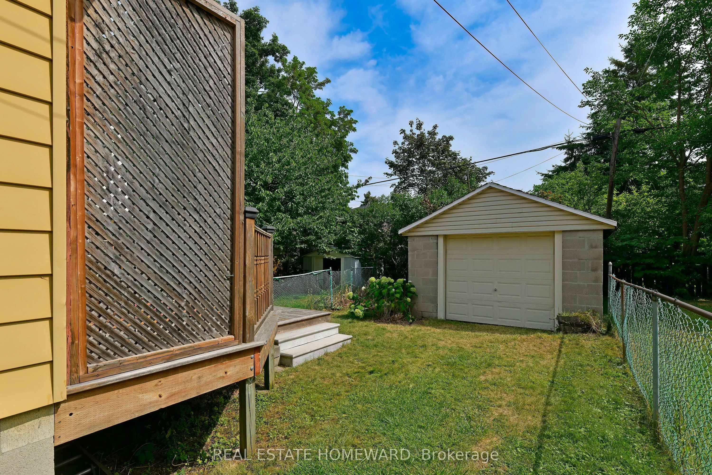 295 Chisholm Avenue