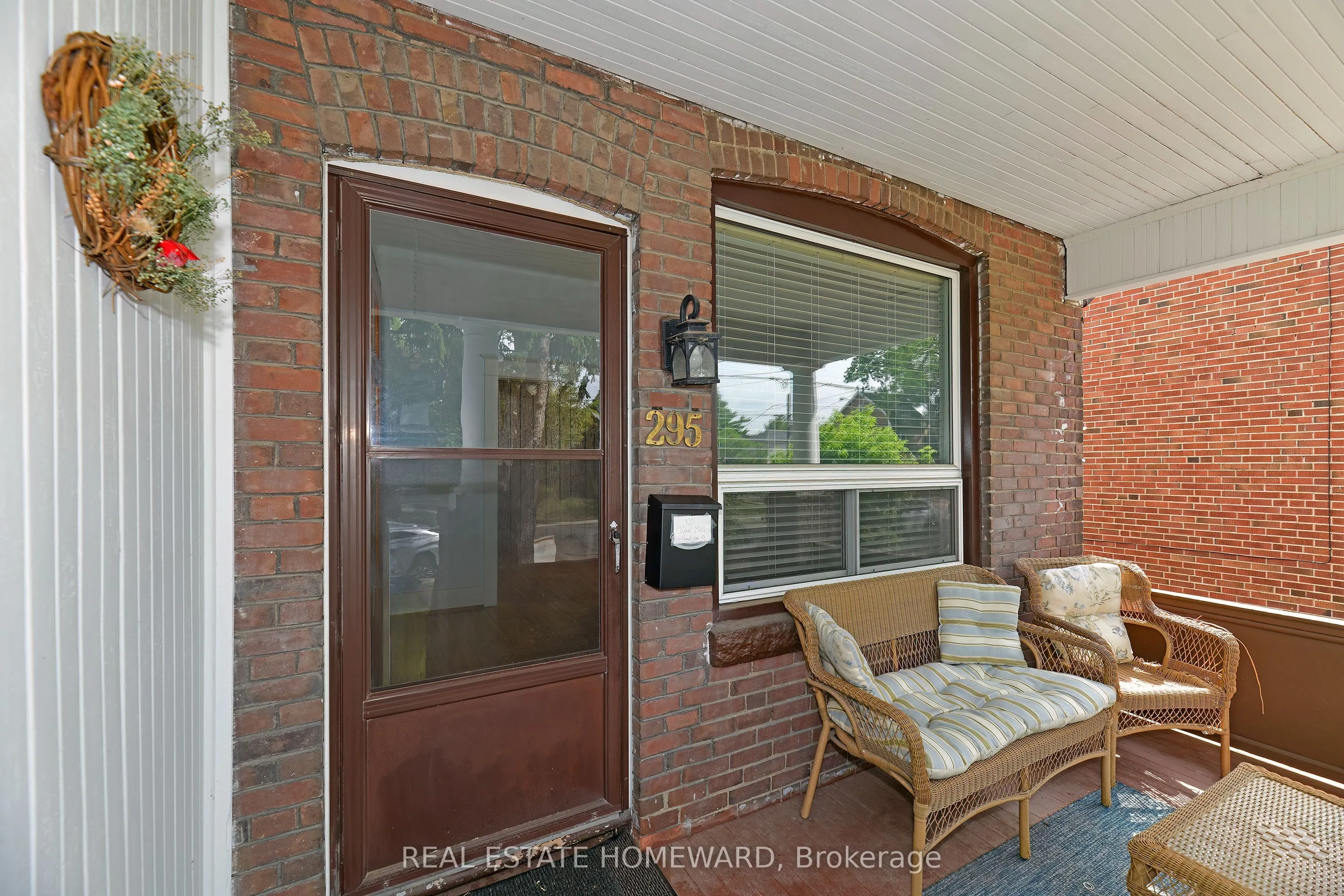 295 Chisholm Avenue