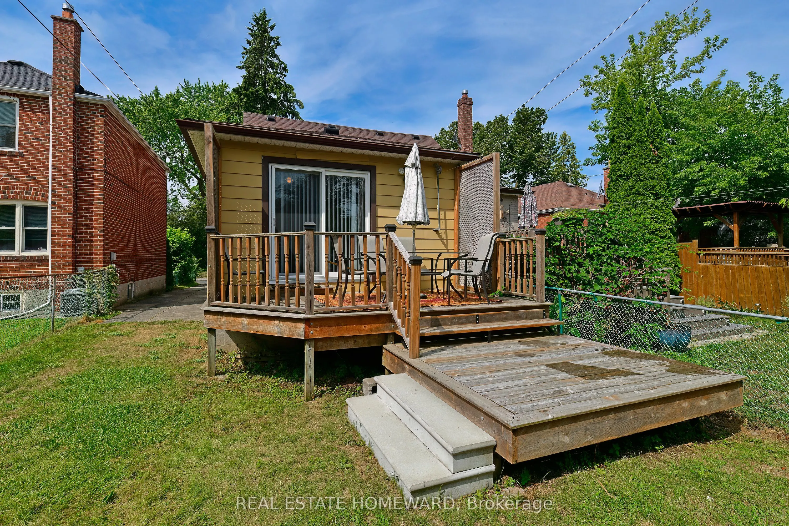 295 Chisholm Avenue