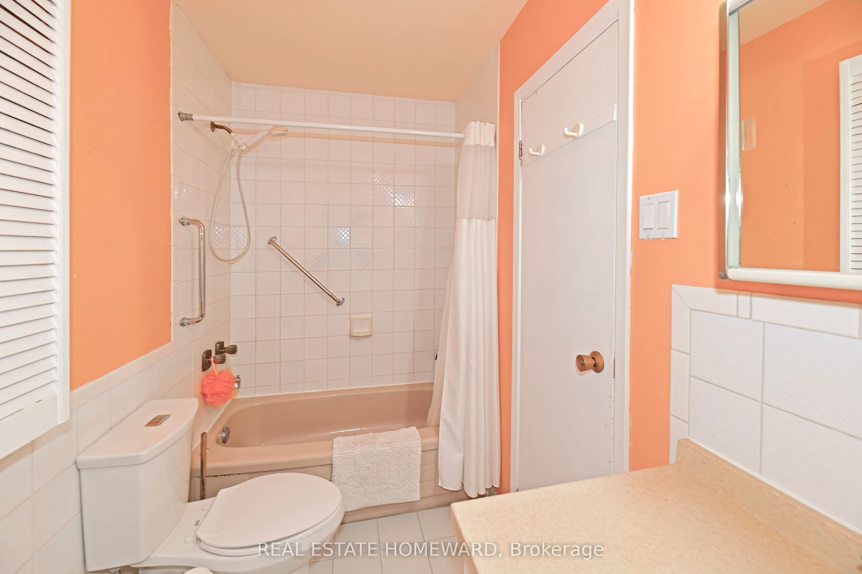 295 Chisholm Avenue