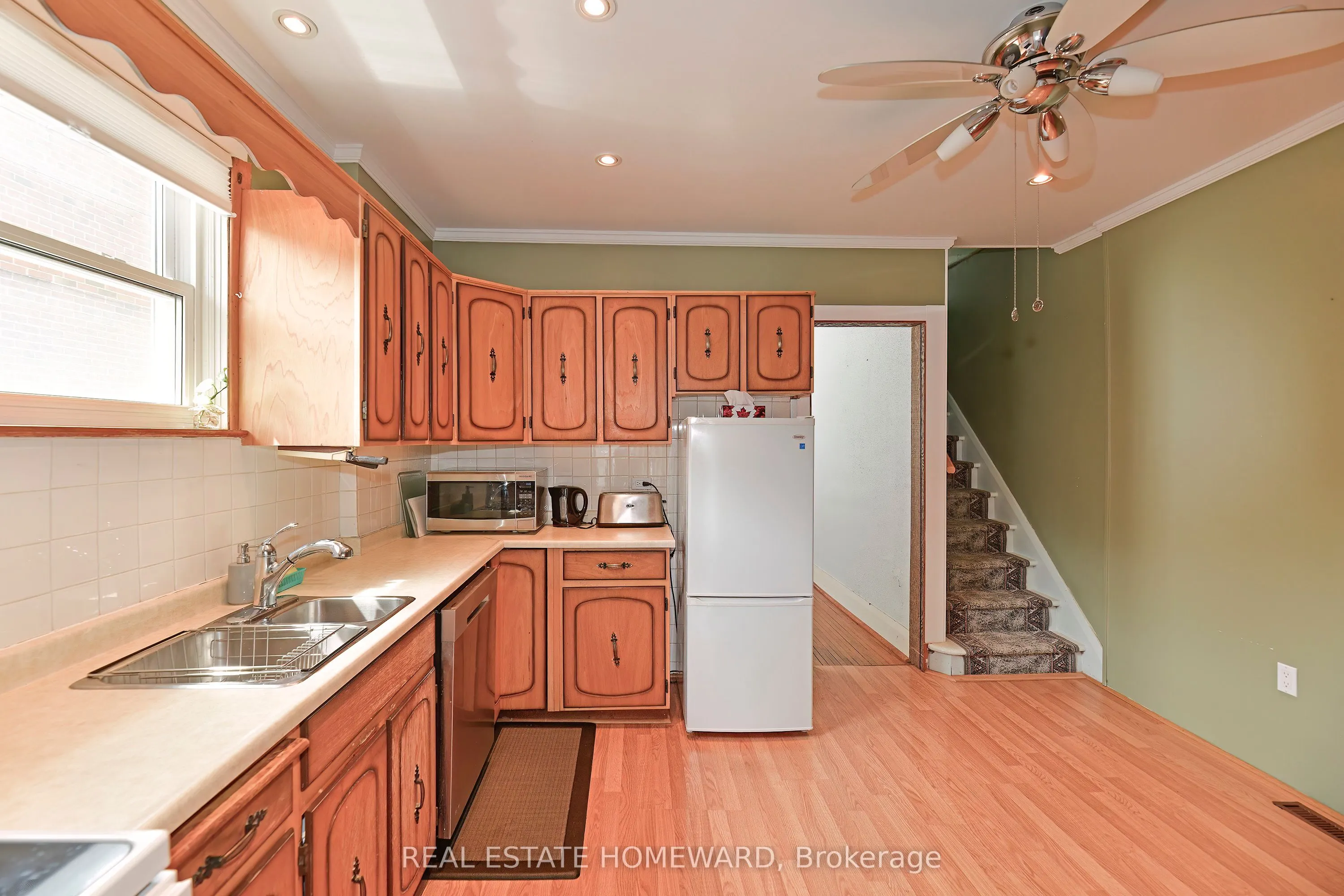 295 Chisholm Avenue
