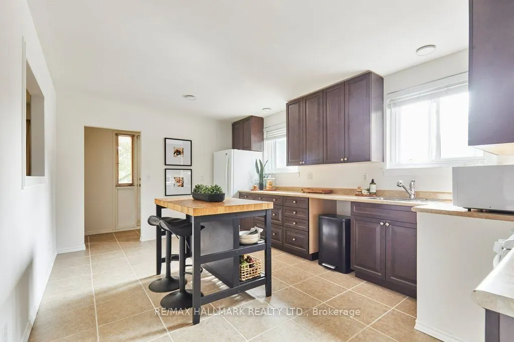 145 Clements Road E