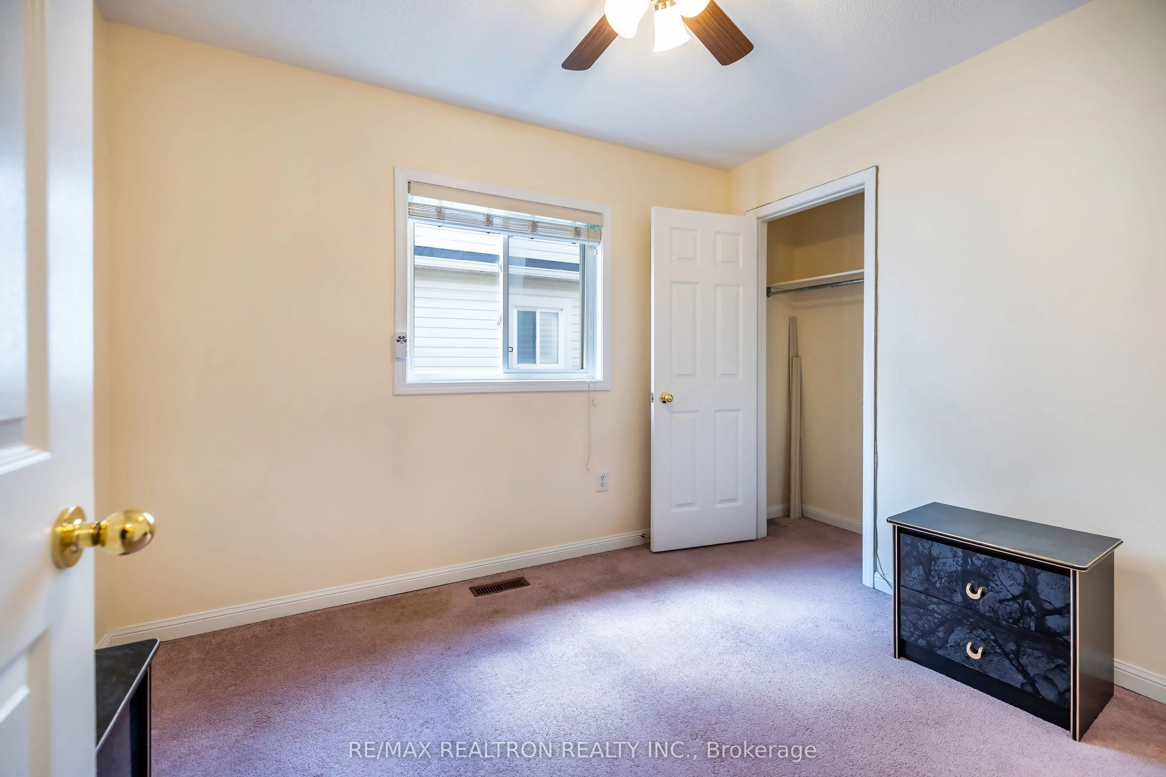 32 Samandria Avenue