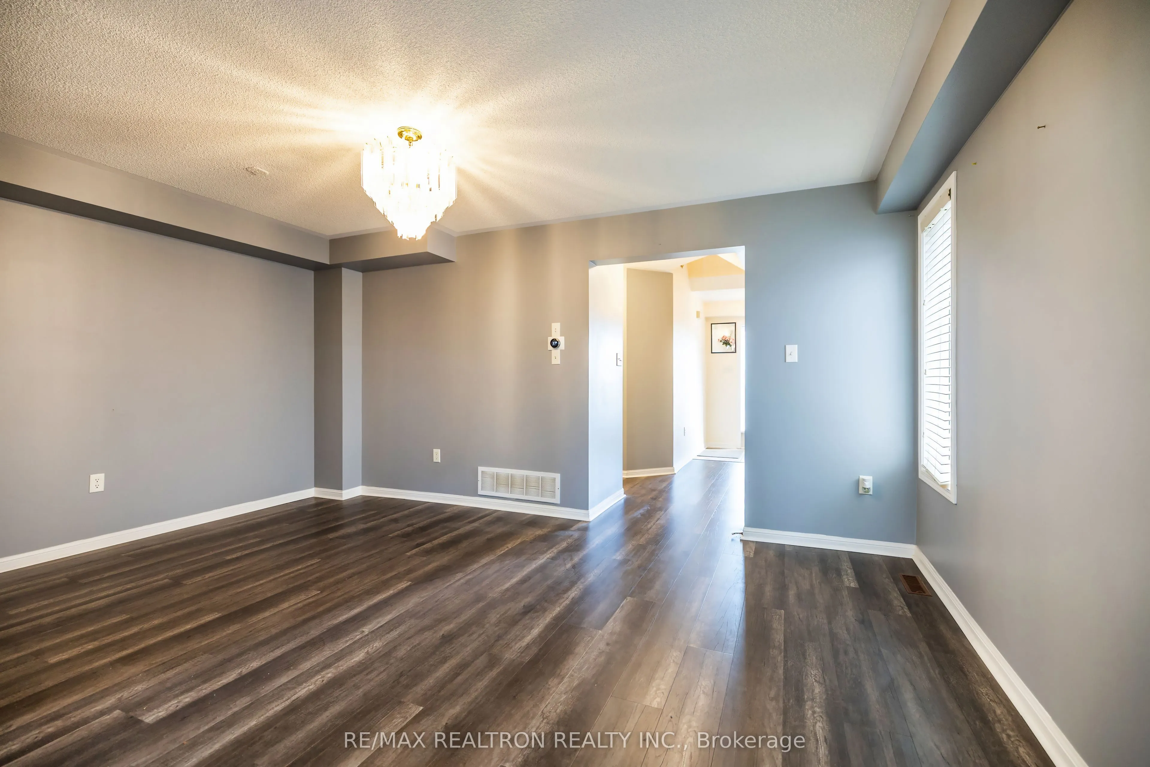 32 Samandria Avenue