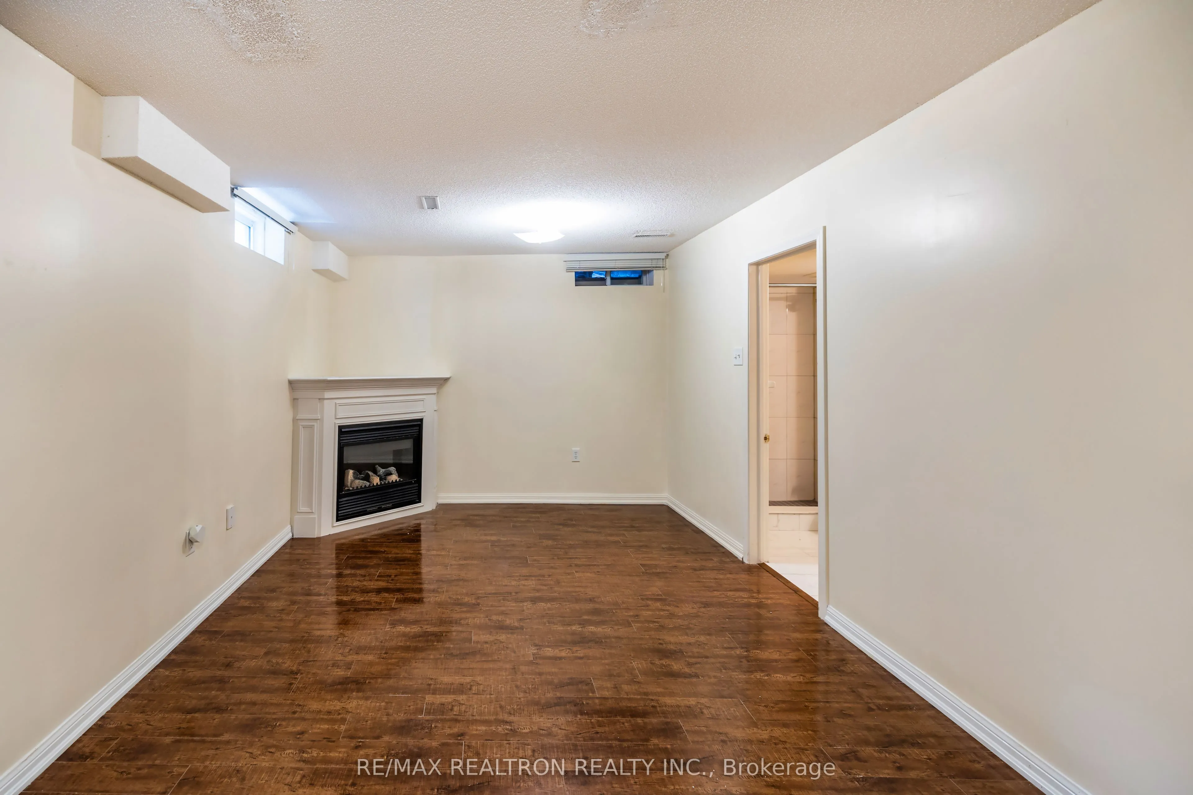 32 Samandria Avenue
