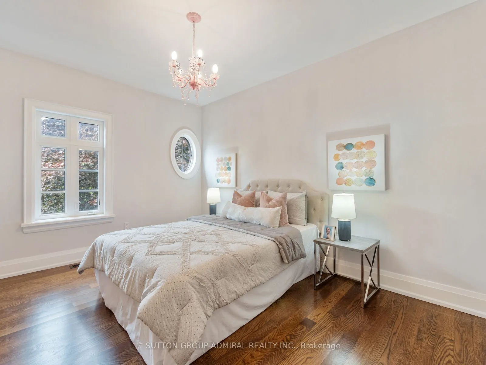 1 Dustan Crescent