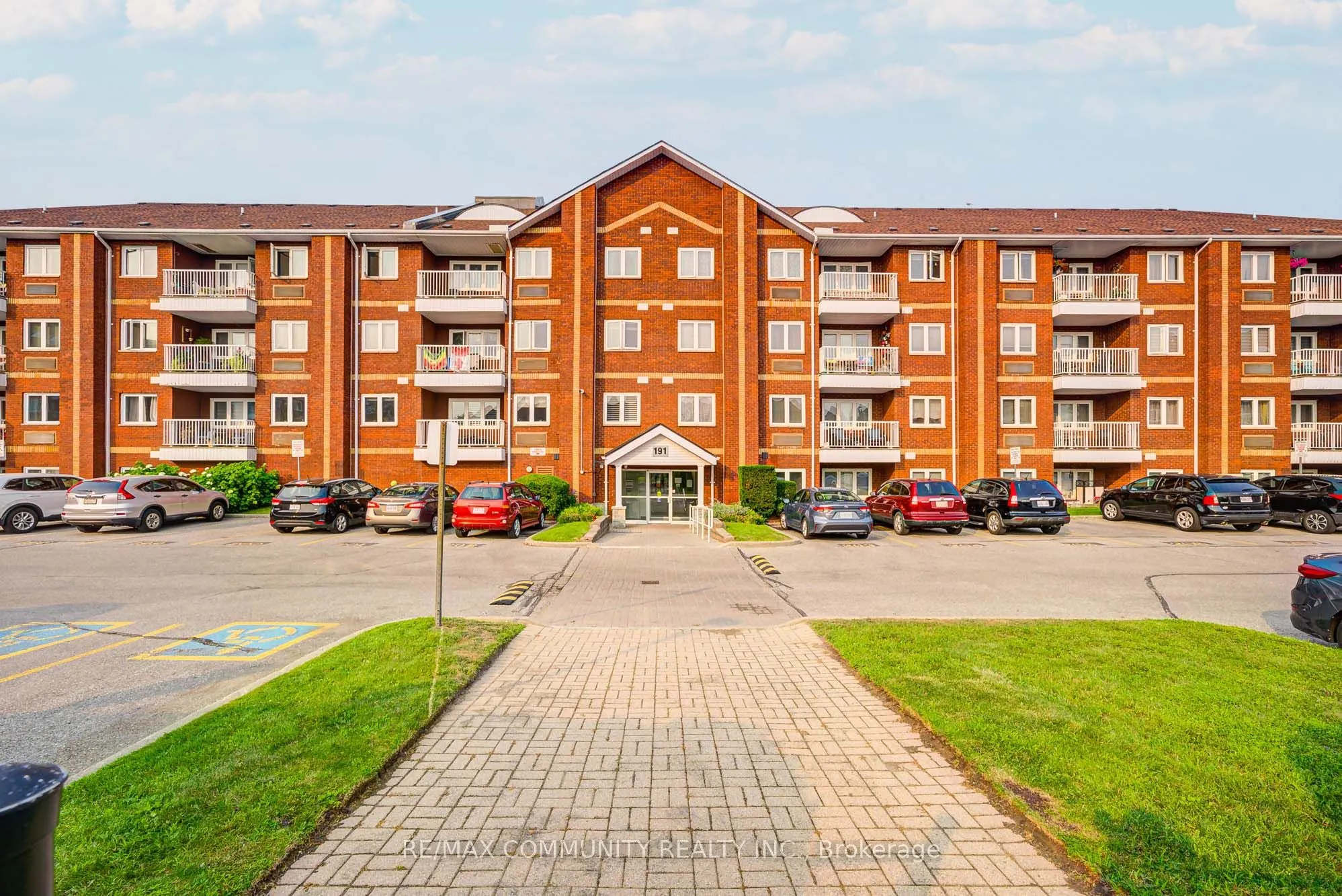 191 Lake Driveway W, #201