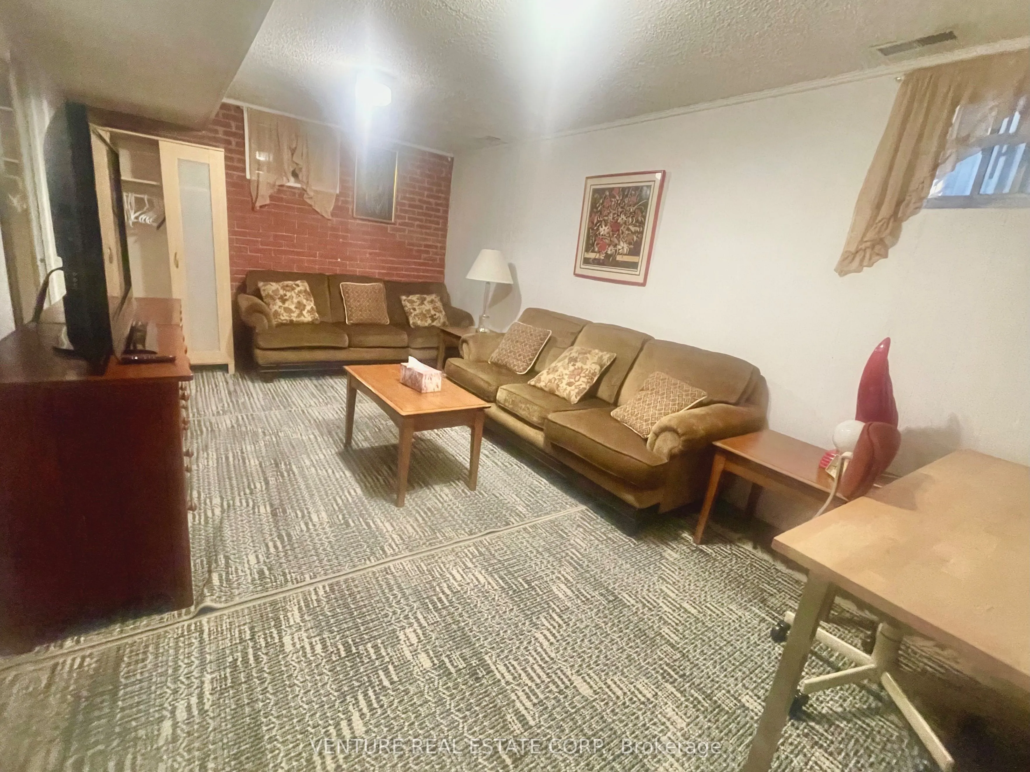 886 Danforth Road