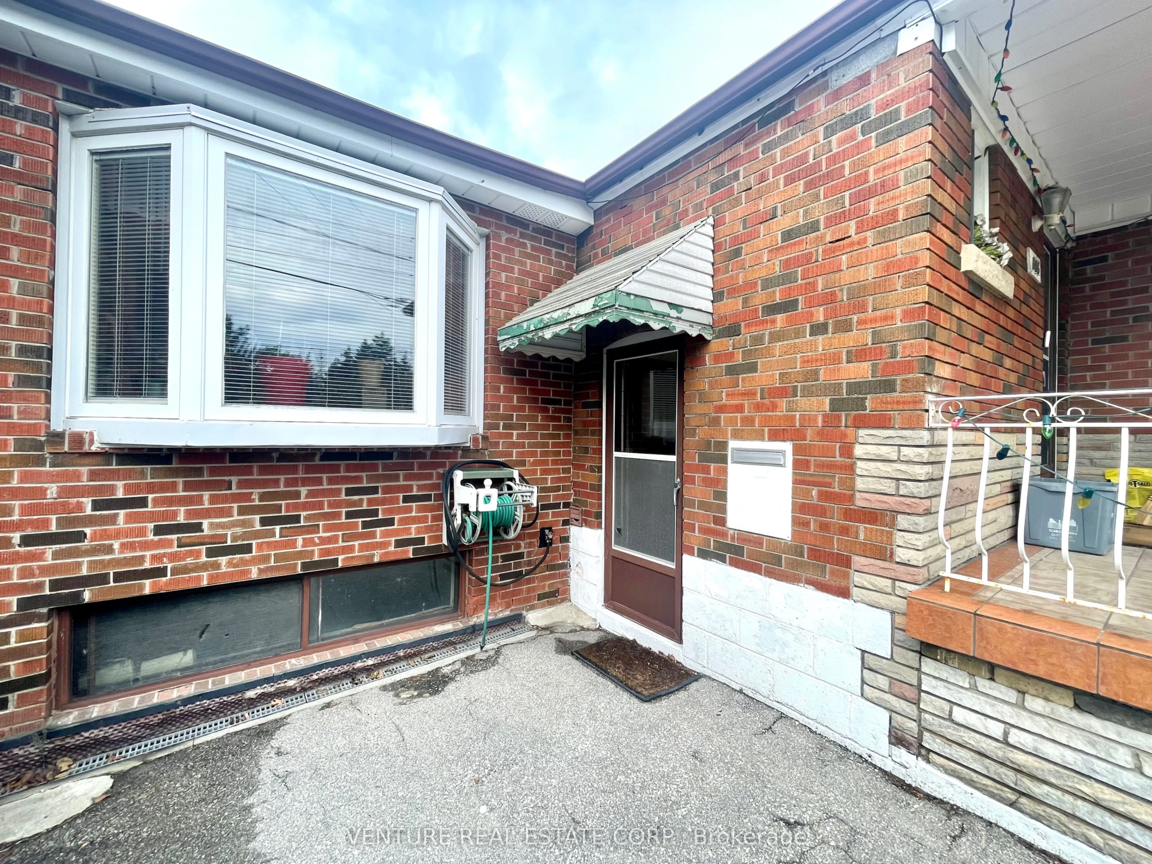 886 Danforth Road