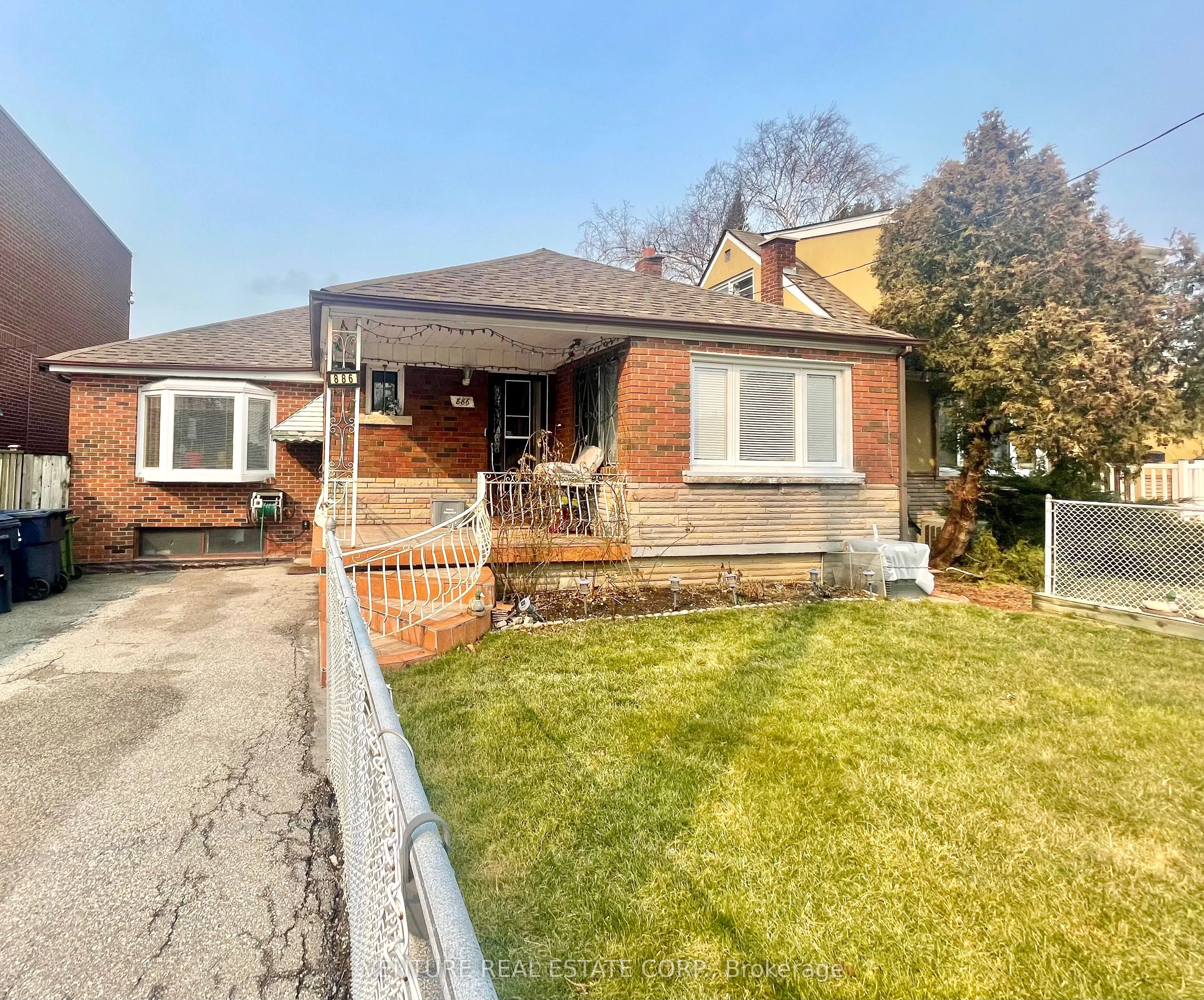 886 Danforth Road