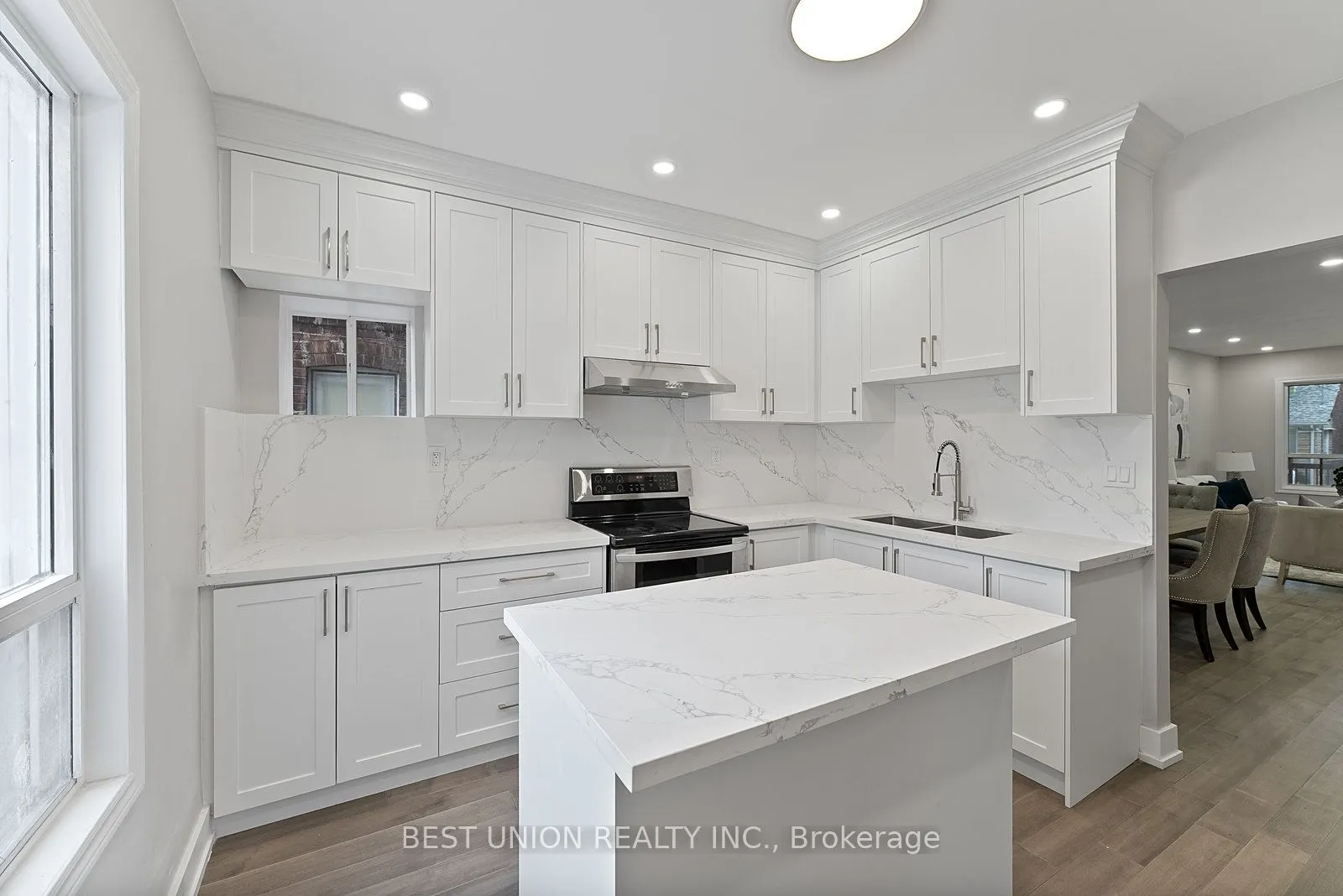 898 Greenwood Avenue W