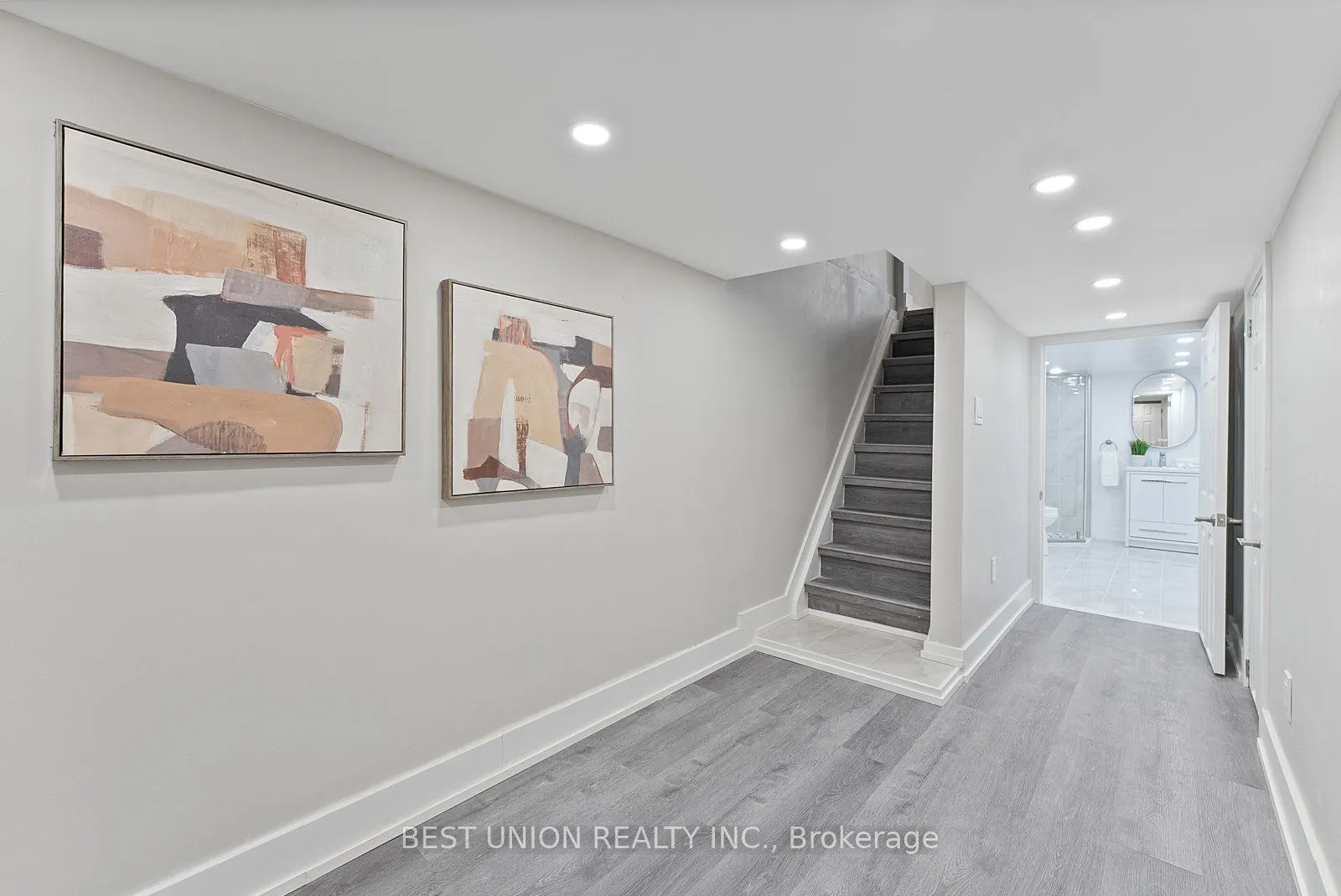 898 Greenwood Avenue W