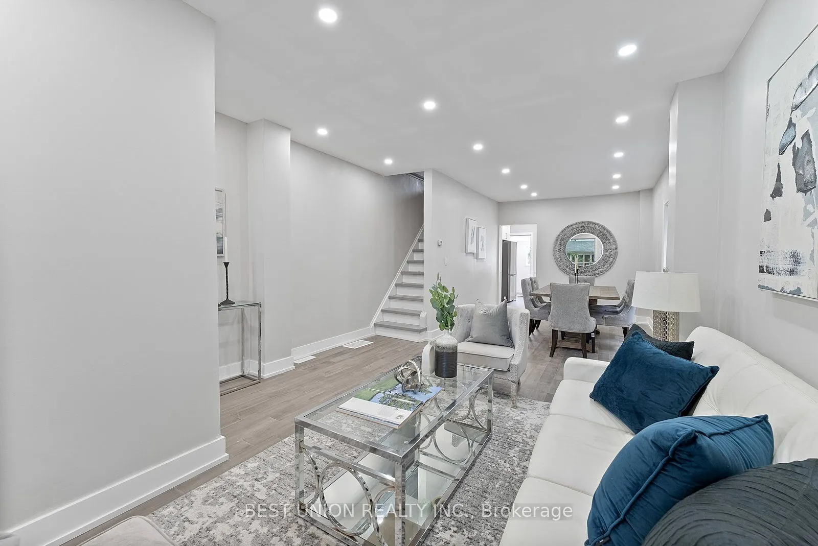 898 Greenwood Avenue W