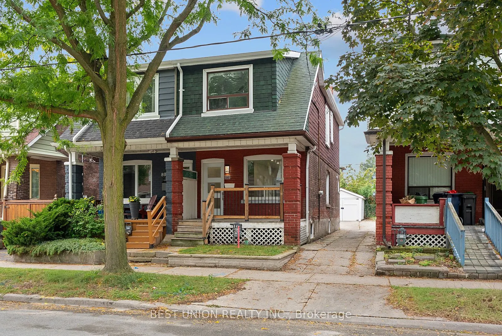 898 Greenwood Avenue W