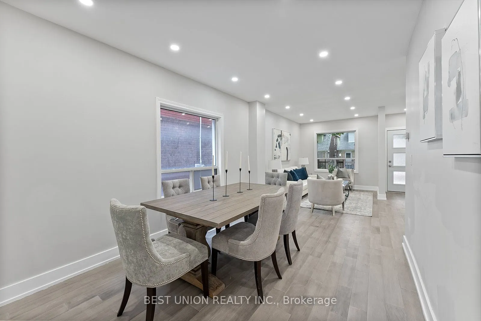 898 Greenwood Avenue W