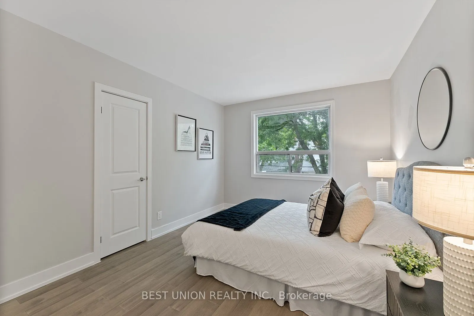 898 Greenwood Avenue W