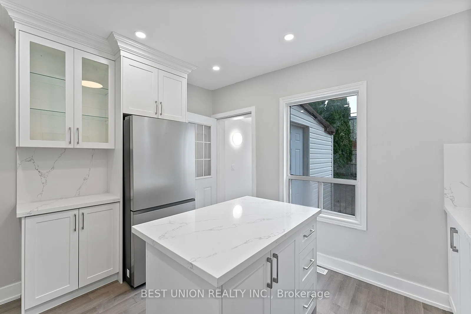 898 Greenwood Avenue W