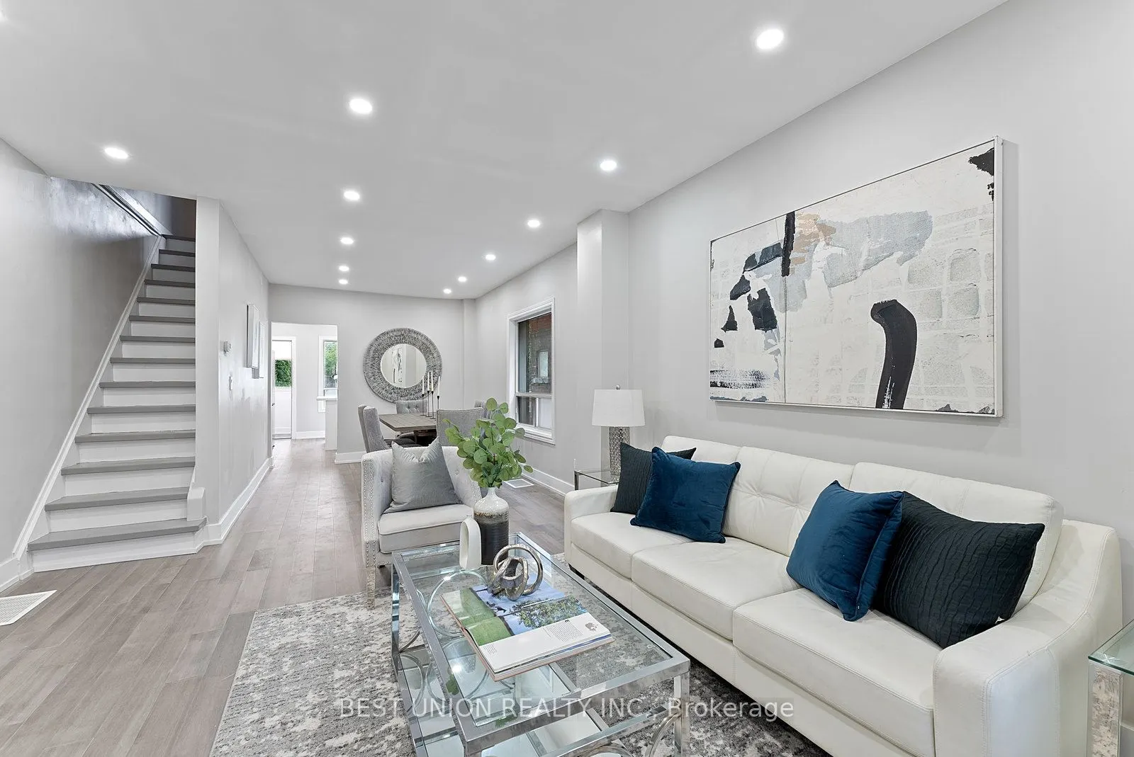 898 Greenwood Avenue W