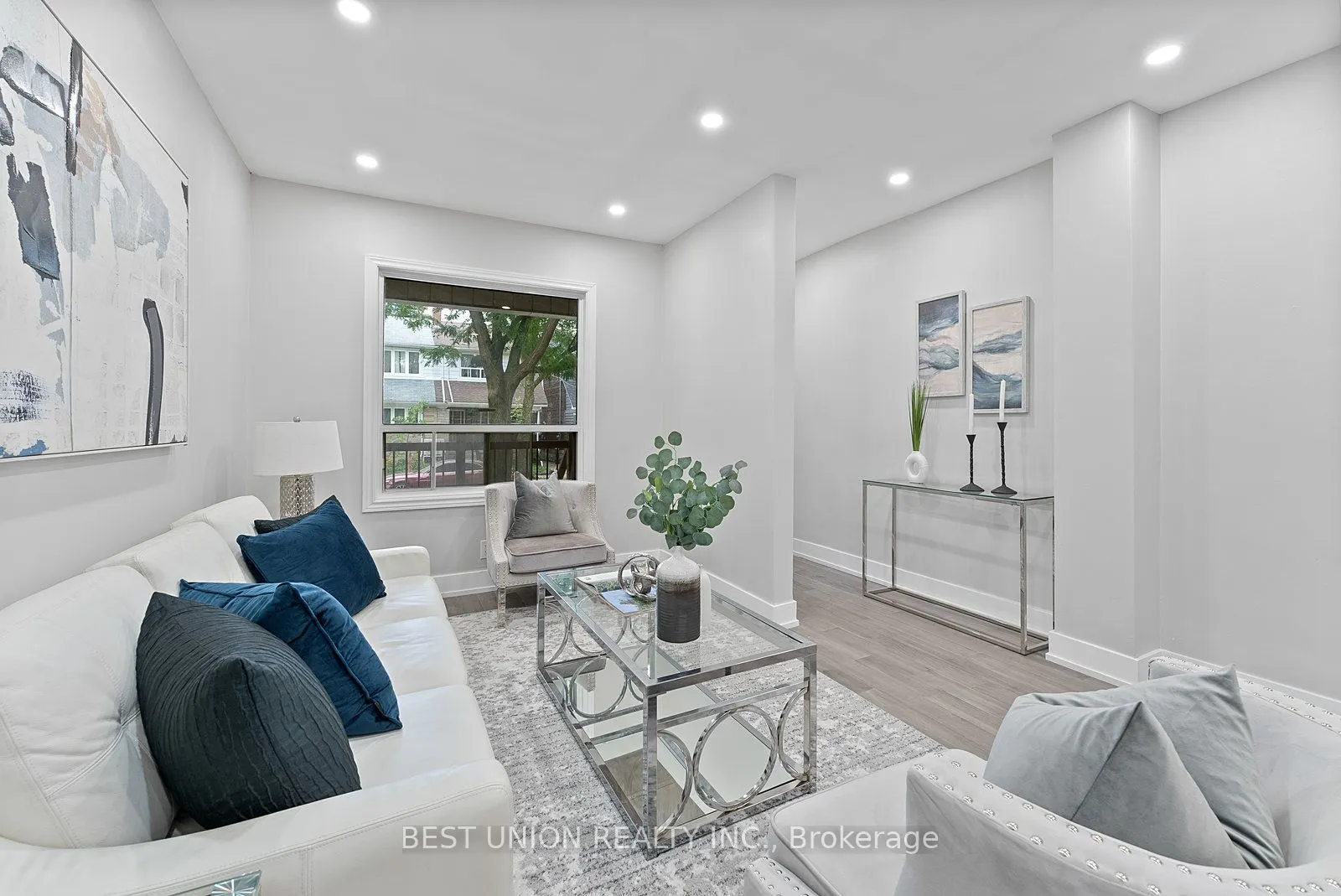 898 Greenwood Avenue W