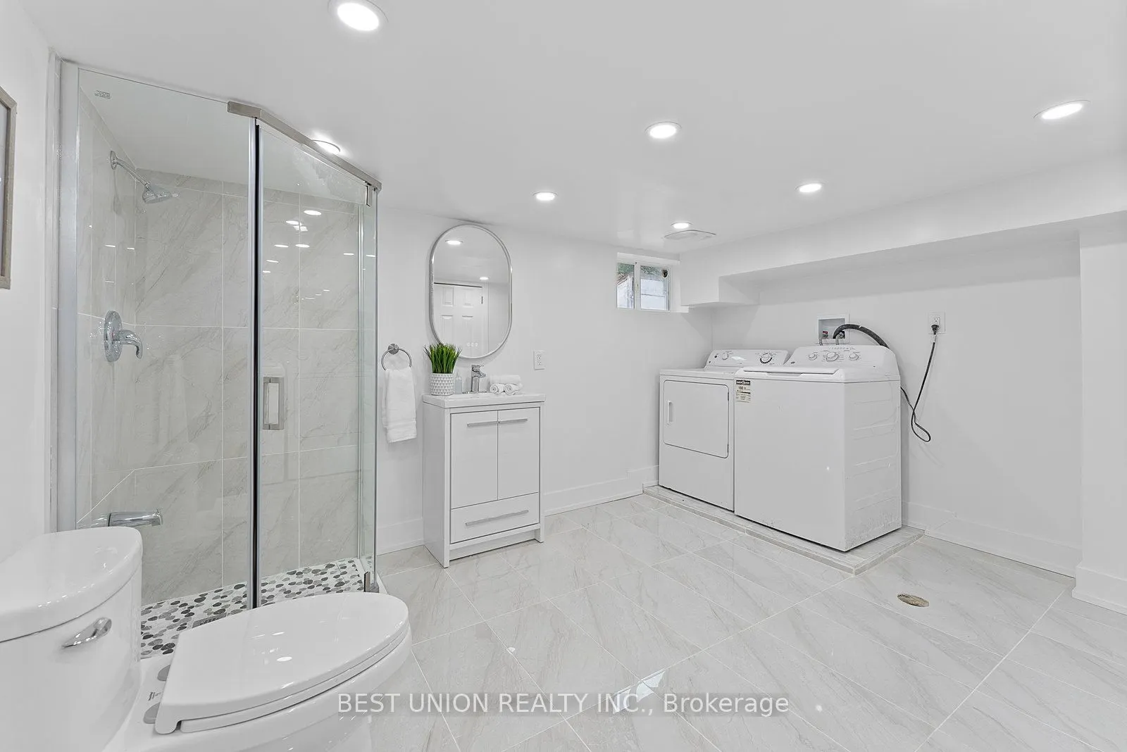 898 Greenwood Avenue W