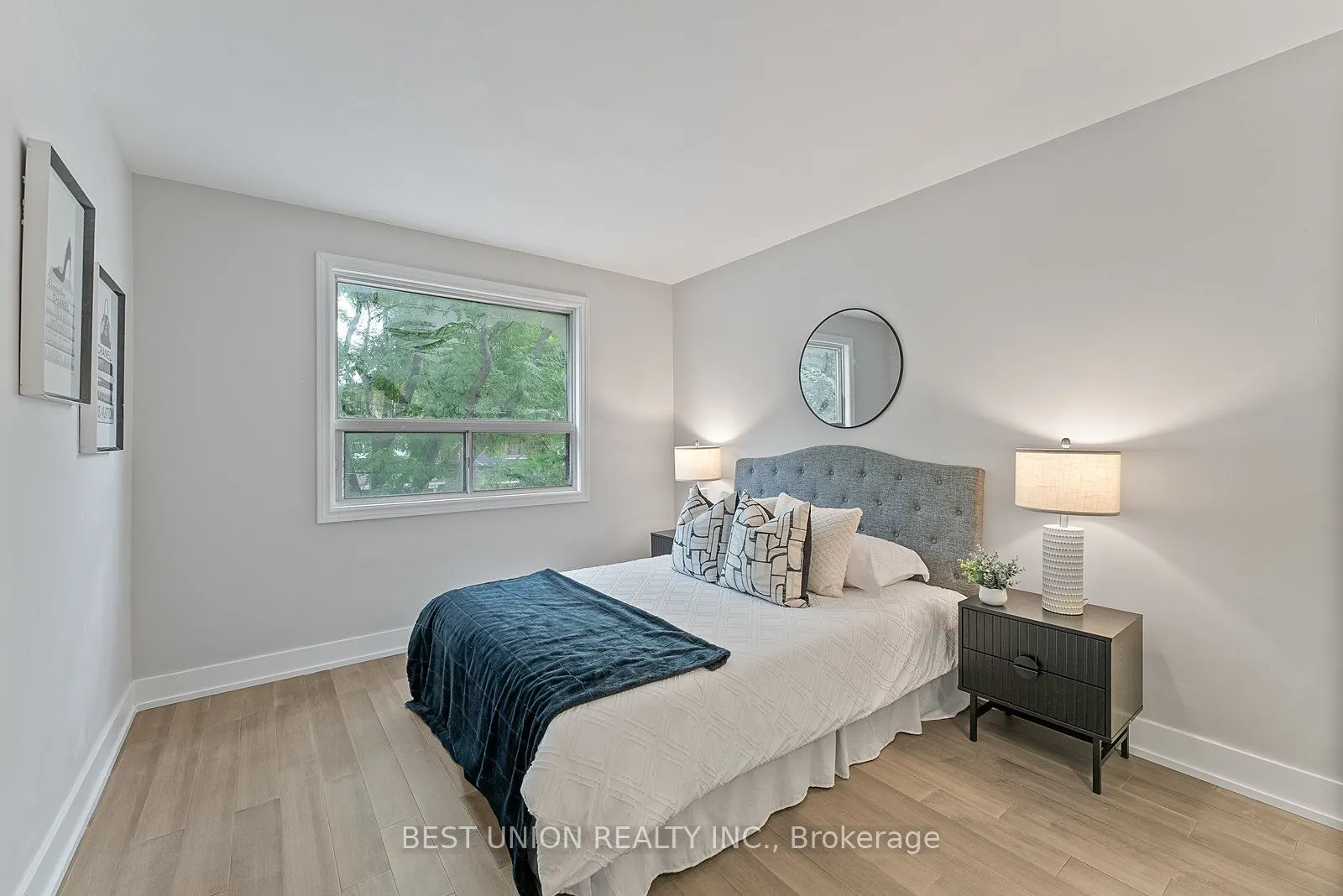 898 Greenwood Avenue W