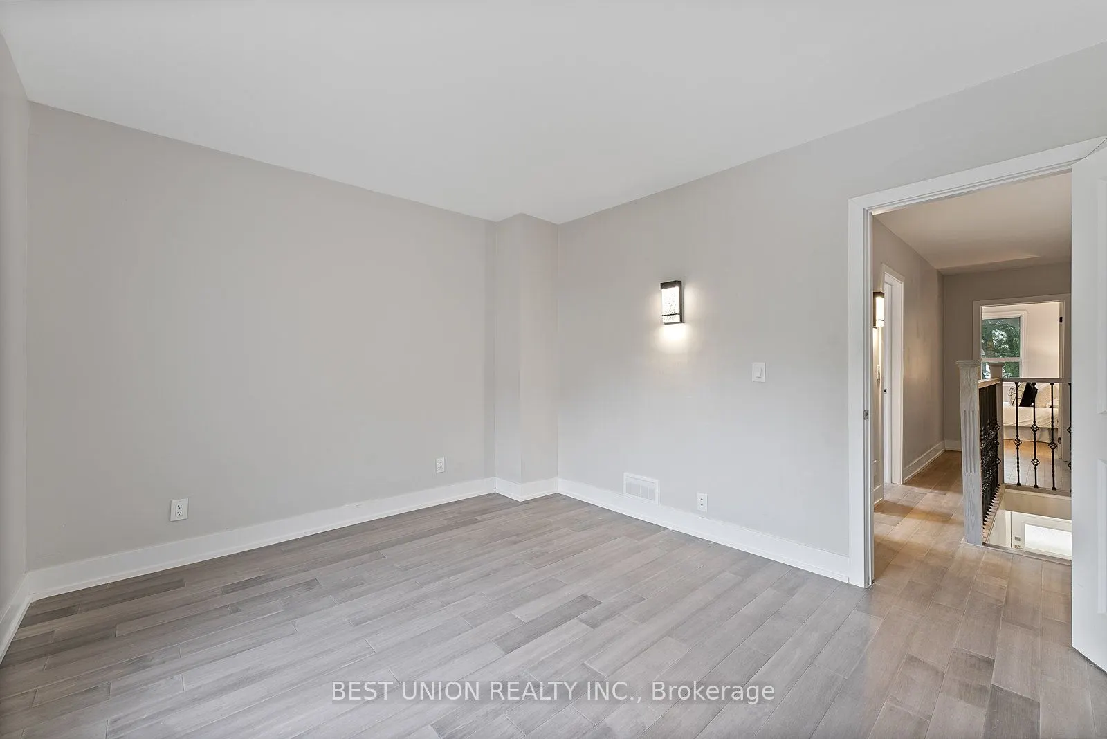 898 Greenwood Avenue W