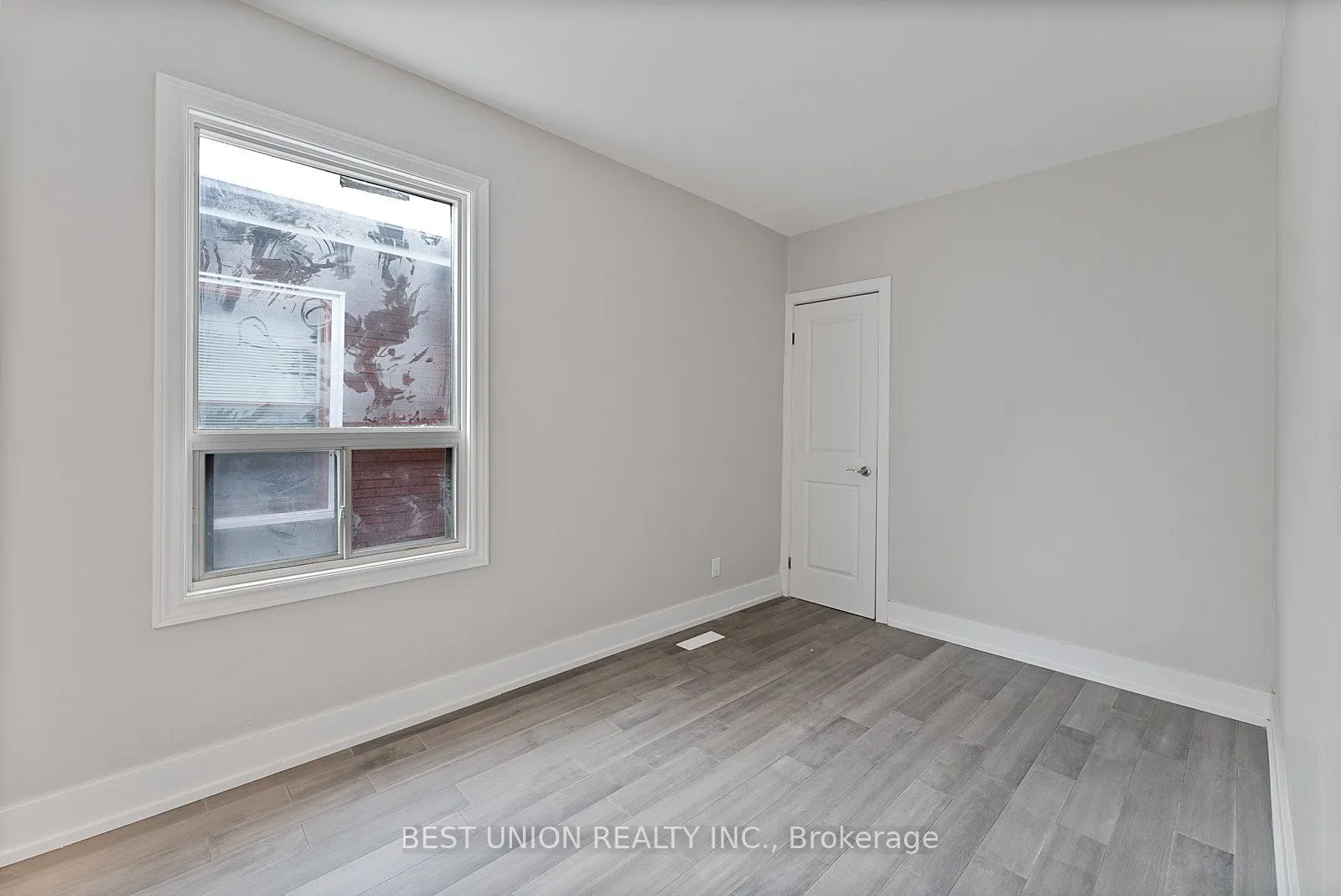 898 Greenwood Avenue W
