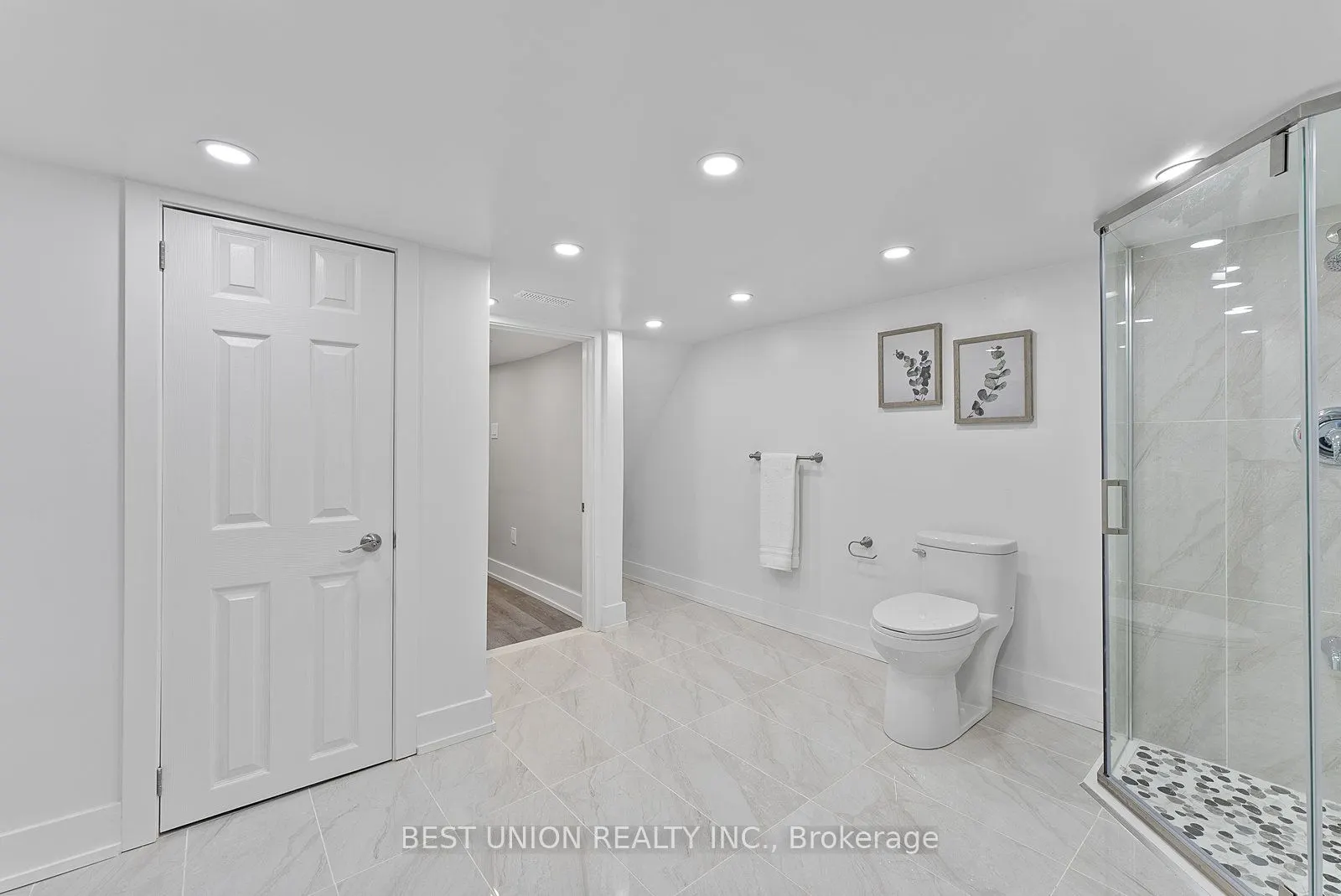 898 Greenwood Avenue W