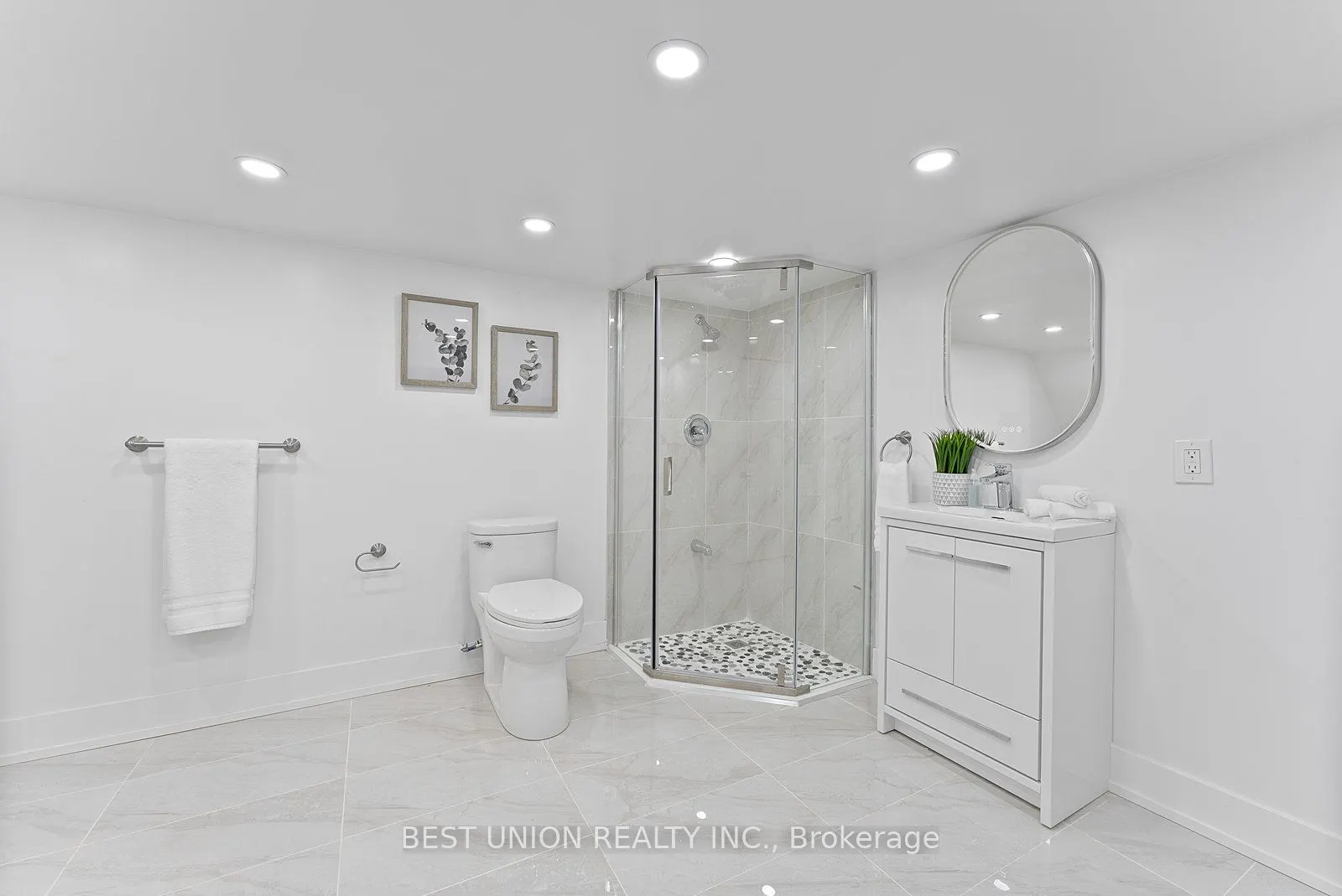 898 Greenwood Avenue W