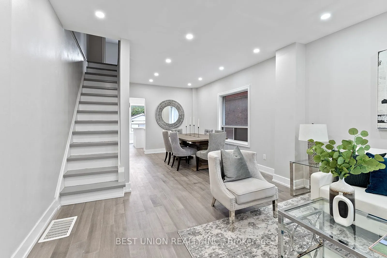 898 Greenwood Avenue W