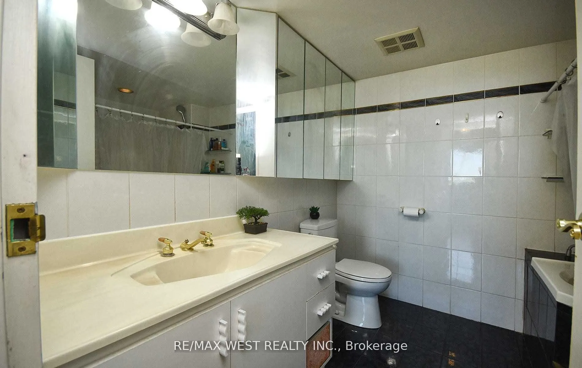 1 Reidmount Avenue, #706