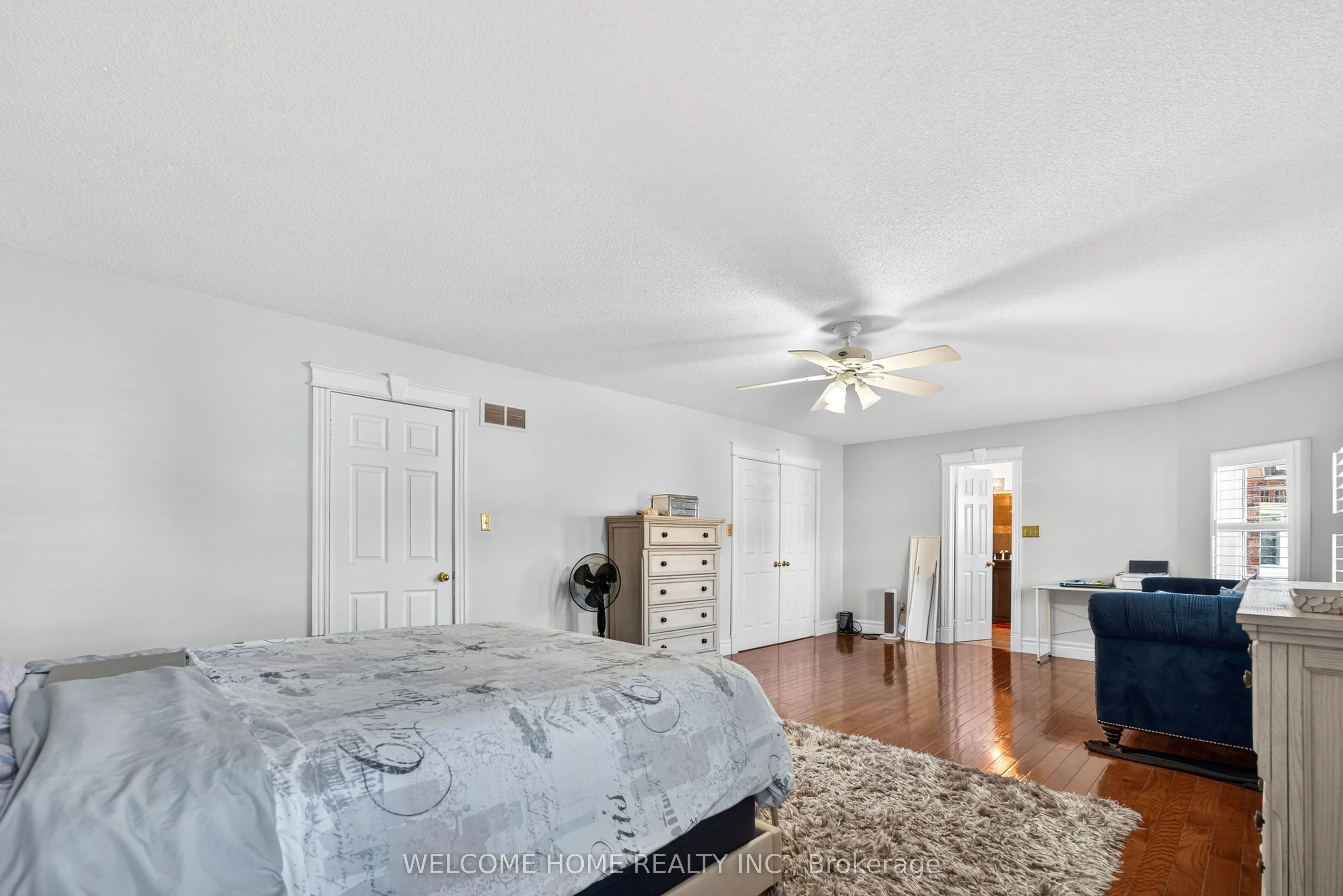 1037 Sandcliff Drive E