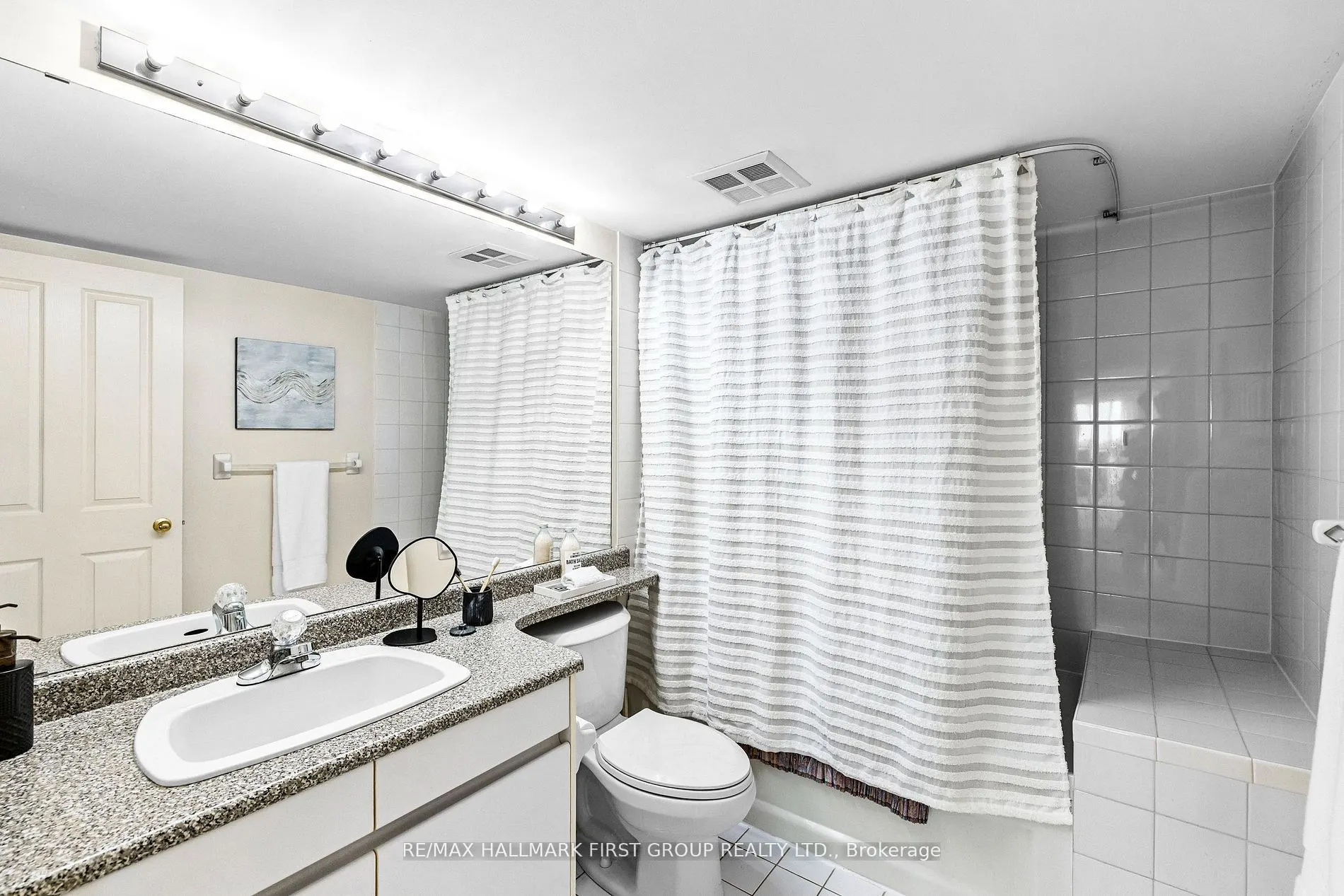 25 Cumberland Lane, #701