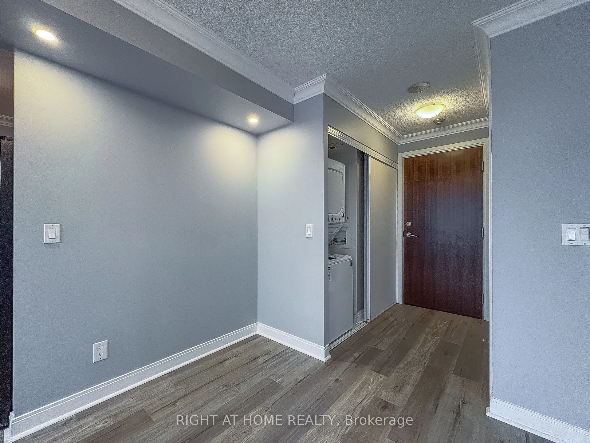 181 Village Green Square, #1419
