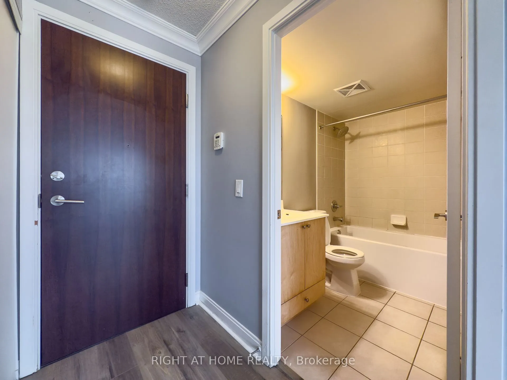 181 Village Green Square, #1419