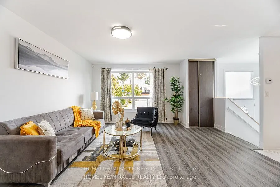 81 Pettibone Square