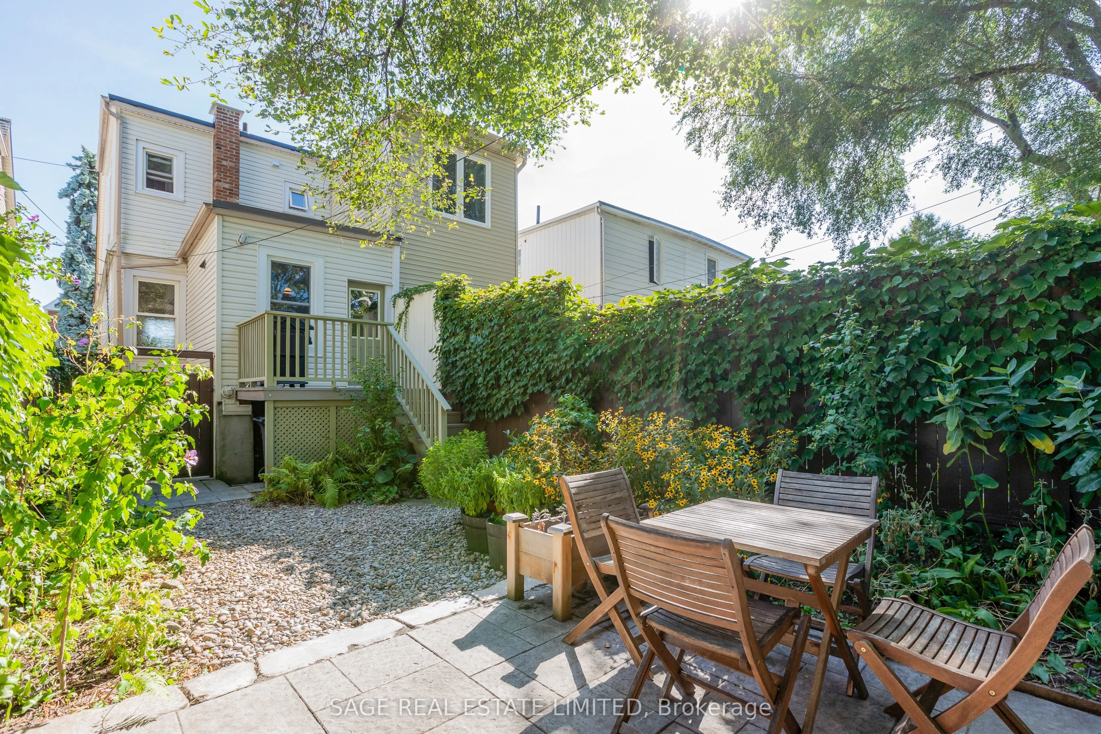 38 Queensdale Avenue