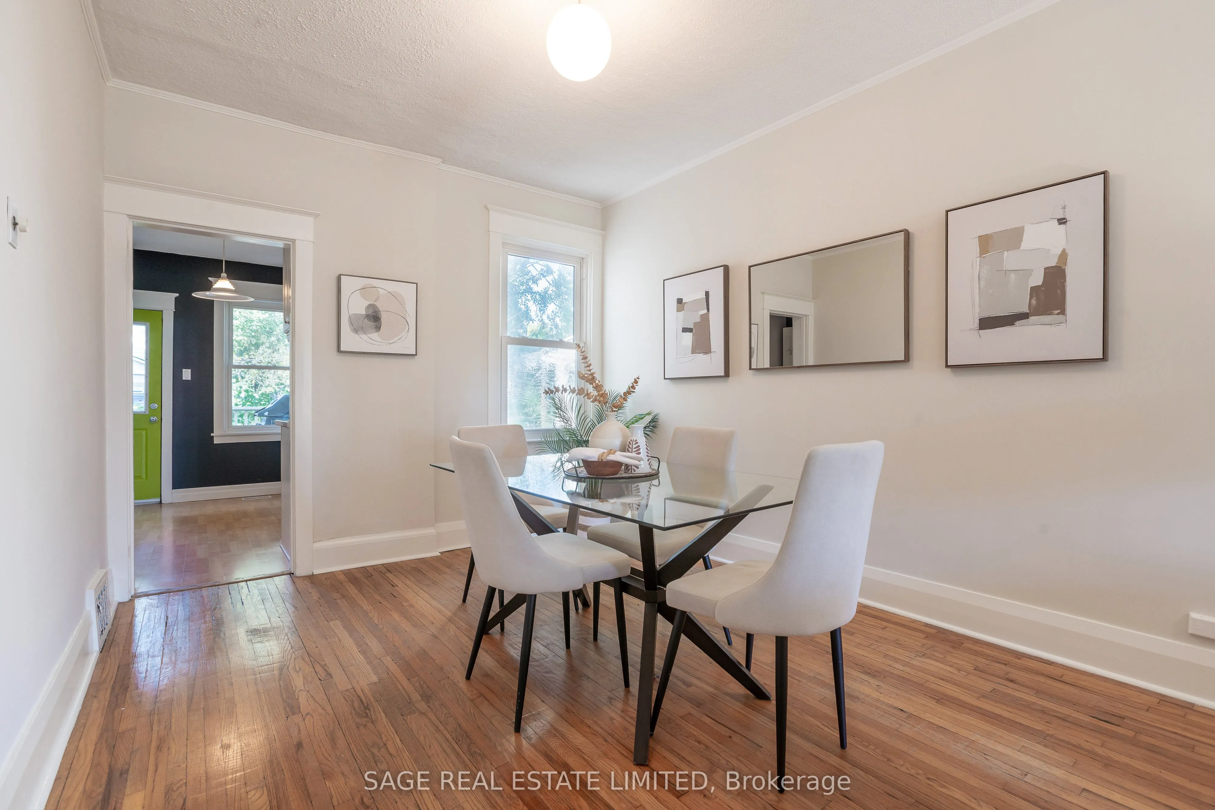 38 Queensdale Avenue