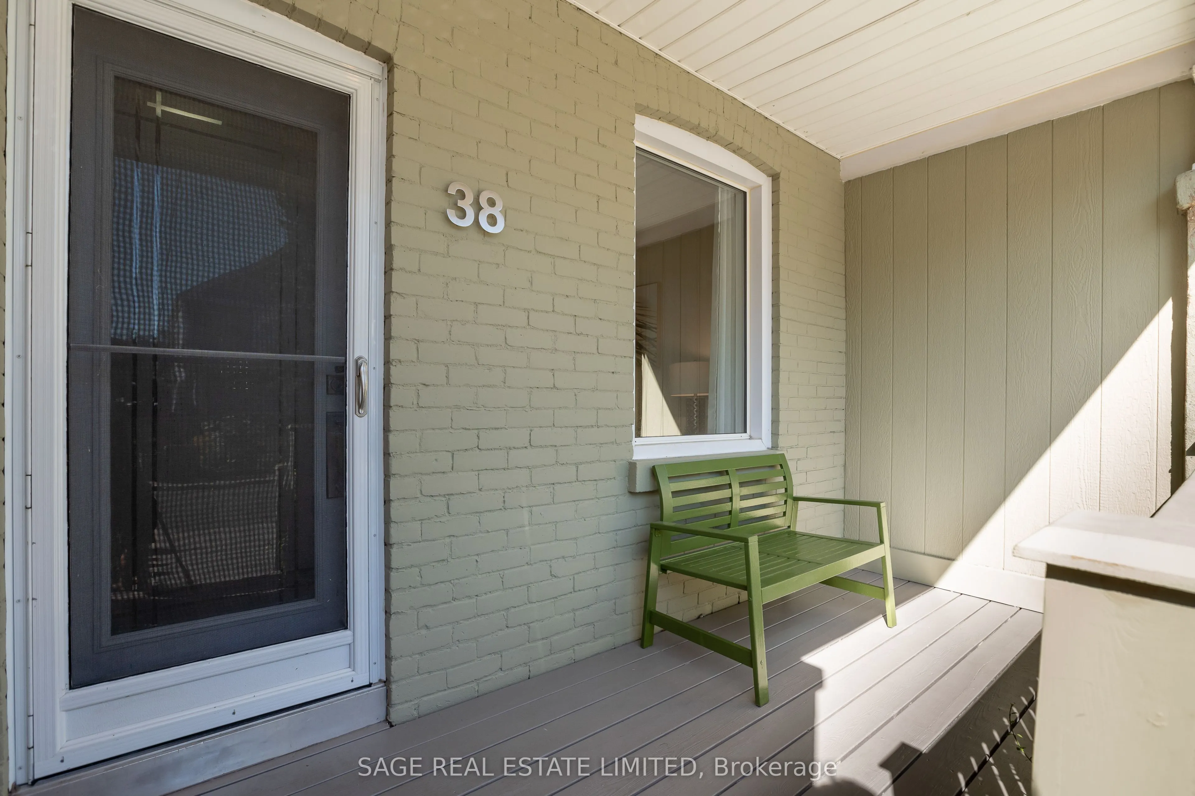 38 Queensdale Avenue
