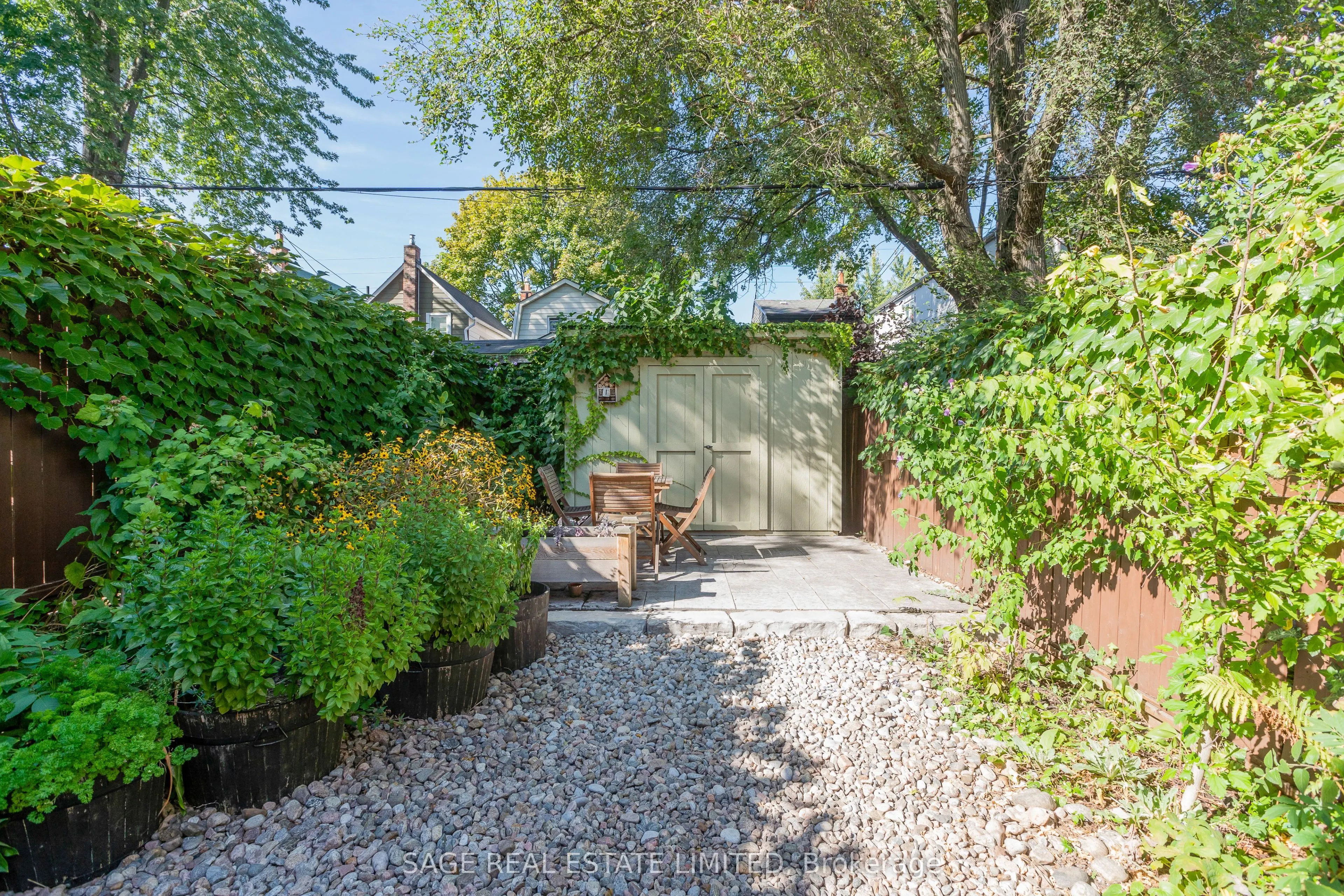 38 Queensdale Avenue