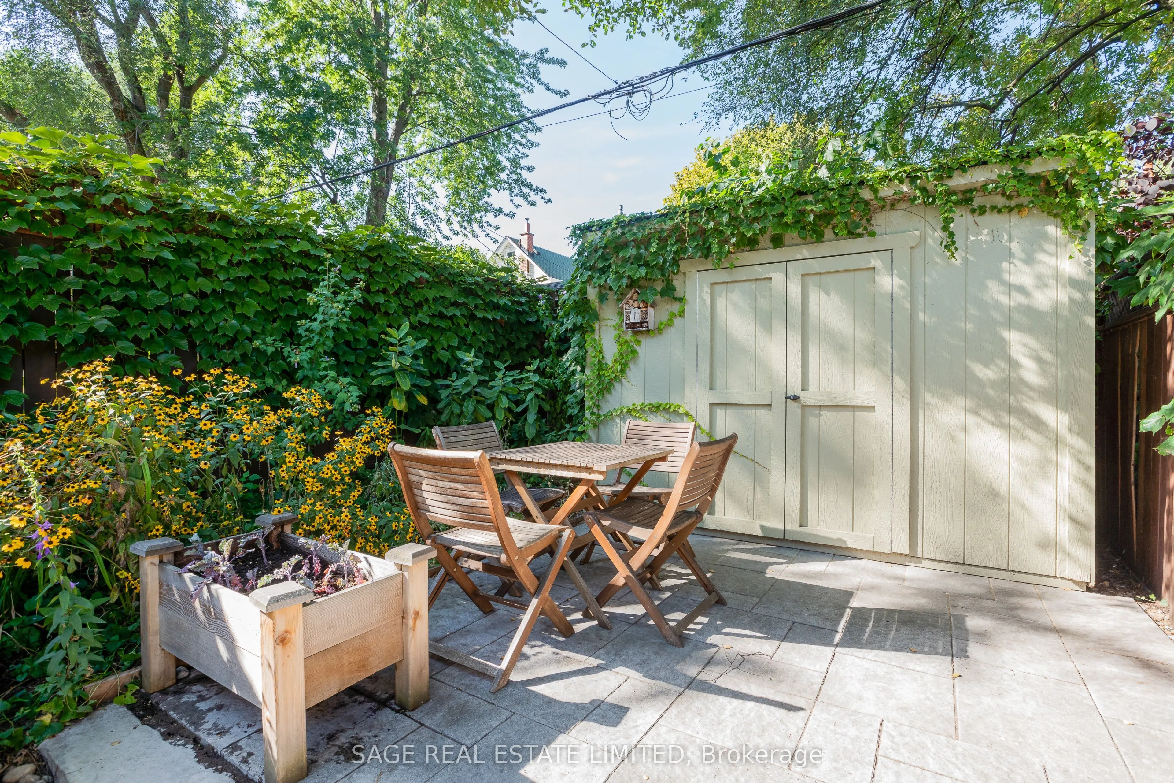 38 Queensdale Avenue