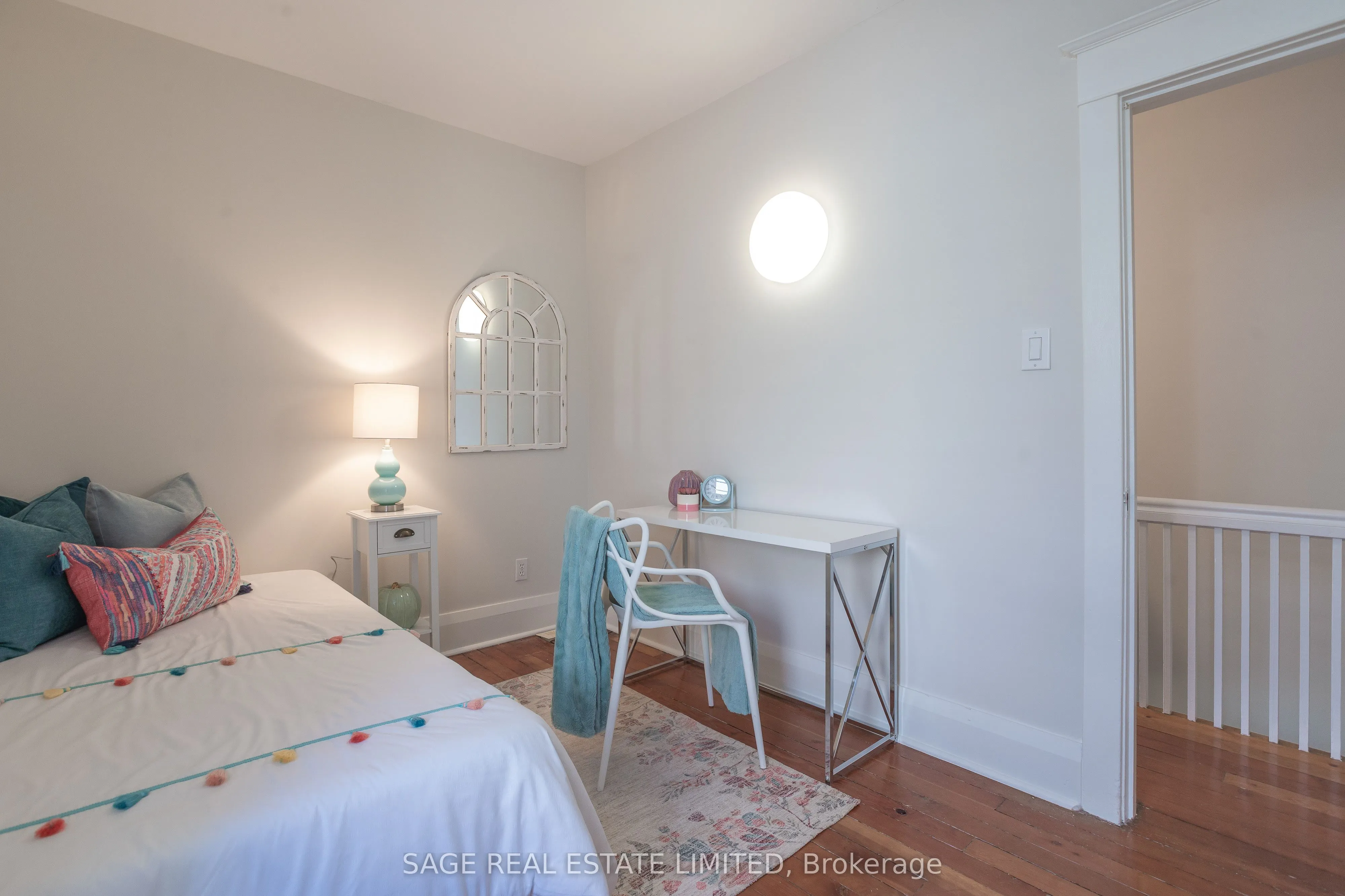 38 Queensdale Avenue
