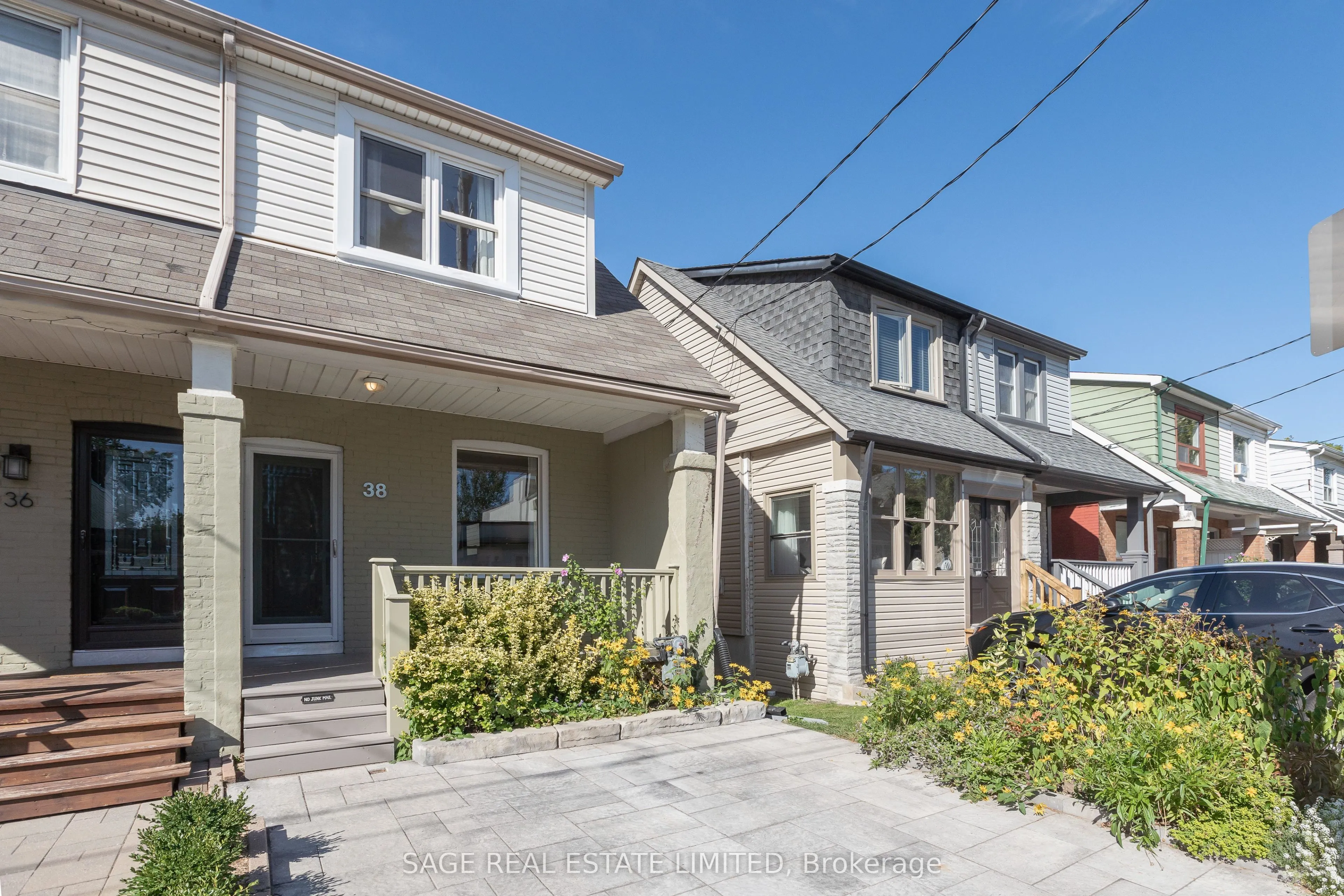 38 Queensdale Avenue