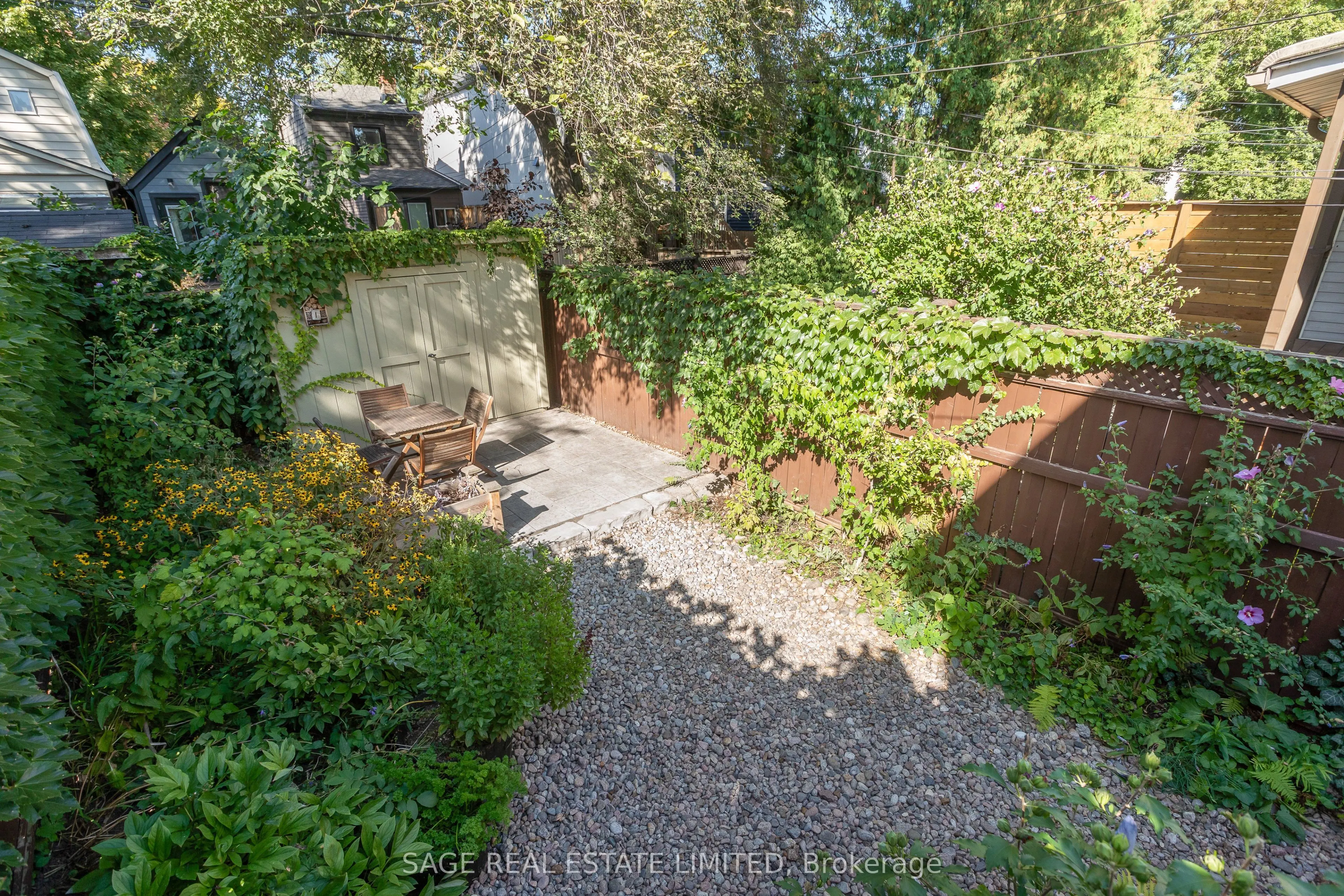 38 Queensdale Avenue