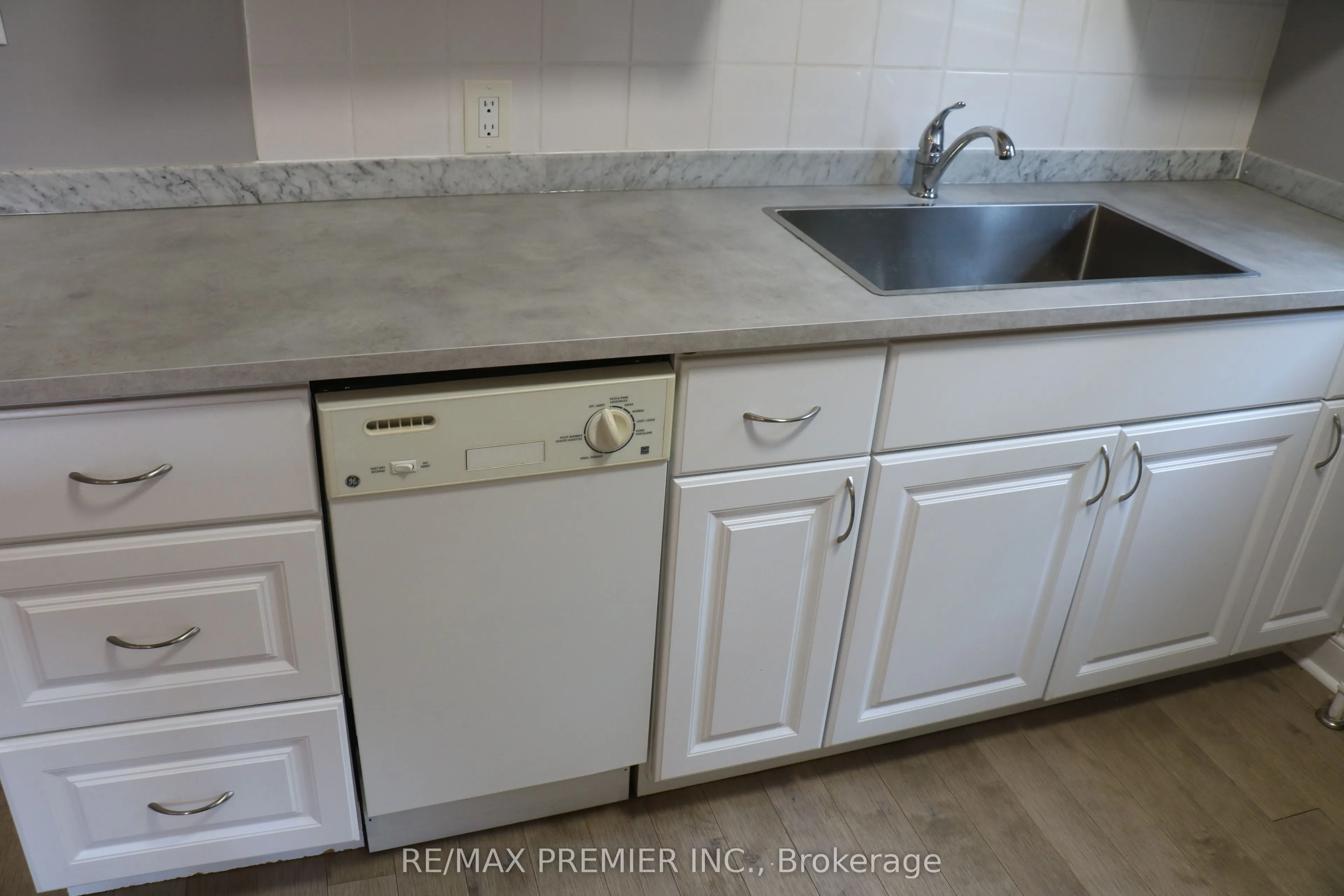 9 Bracebridge Avenue, #UPPER