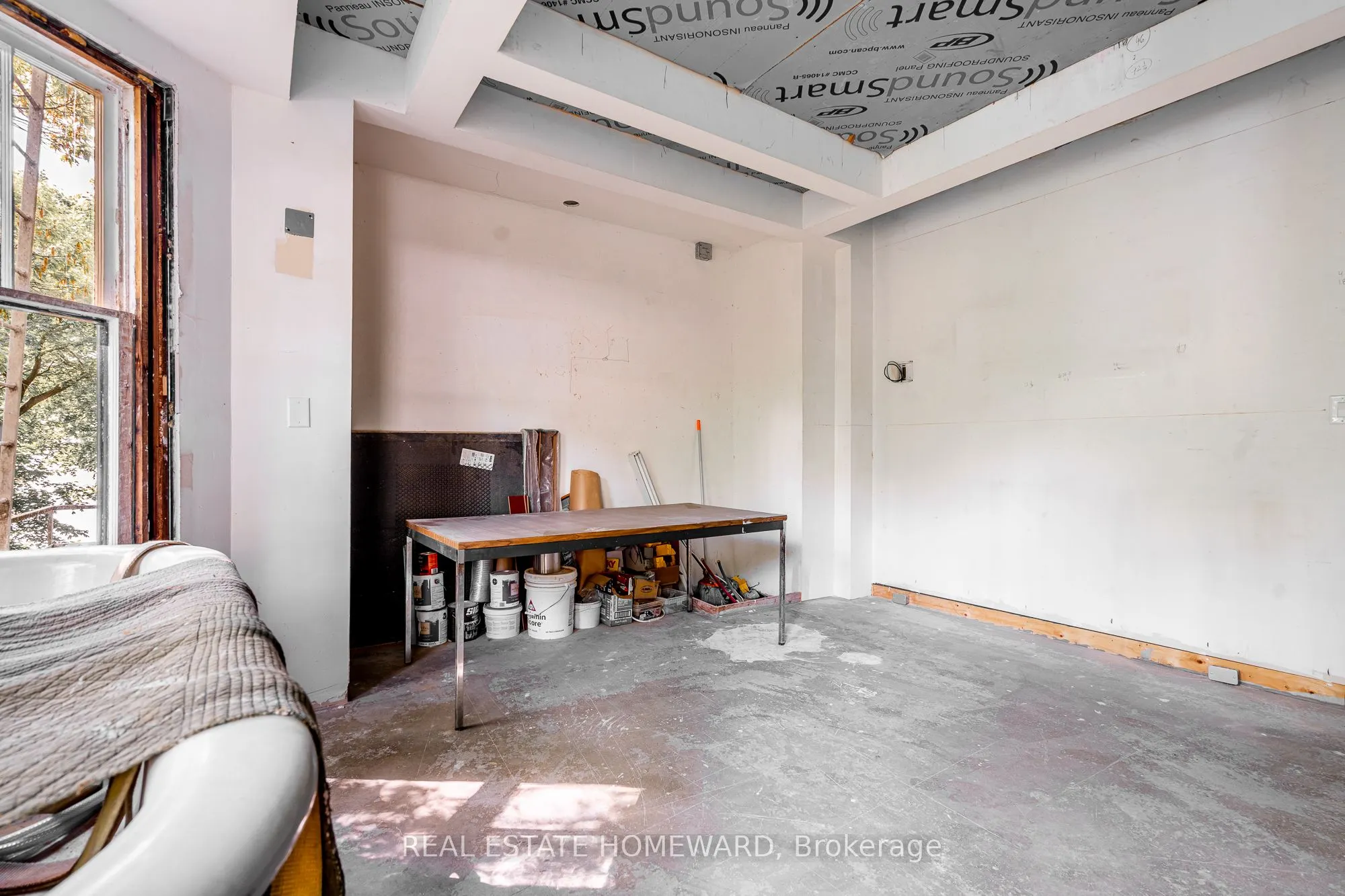 3025 Queen Street E