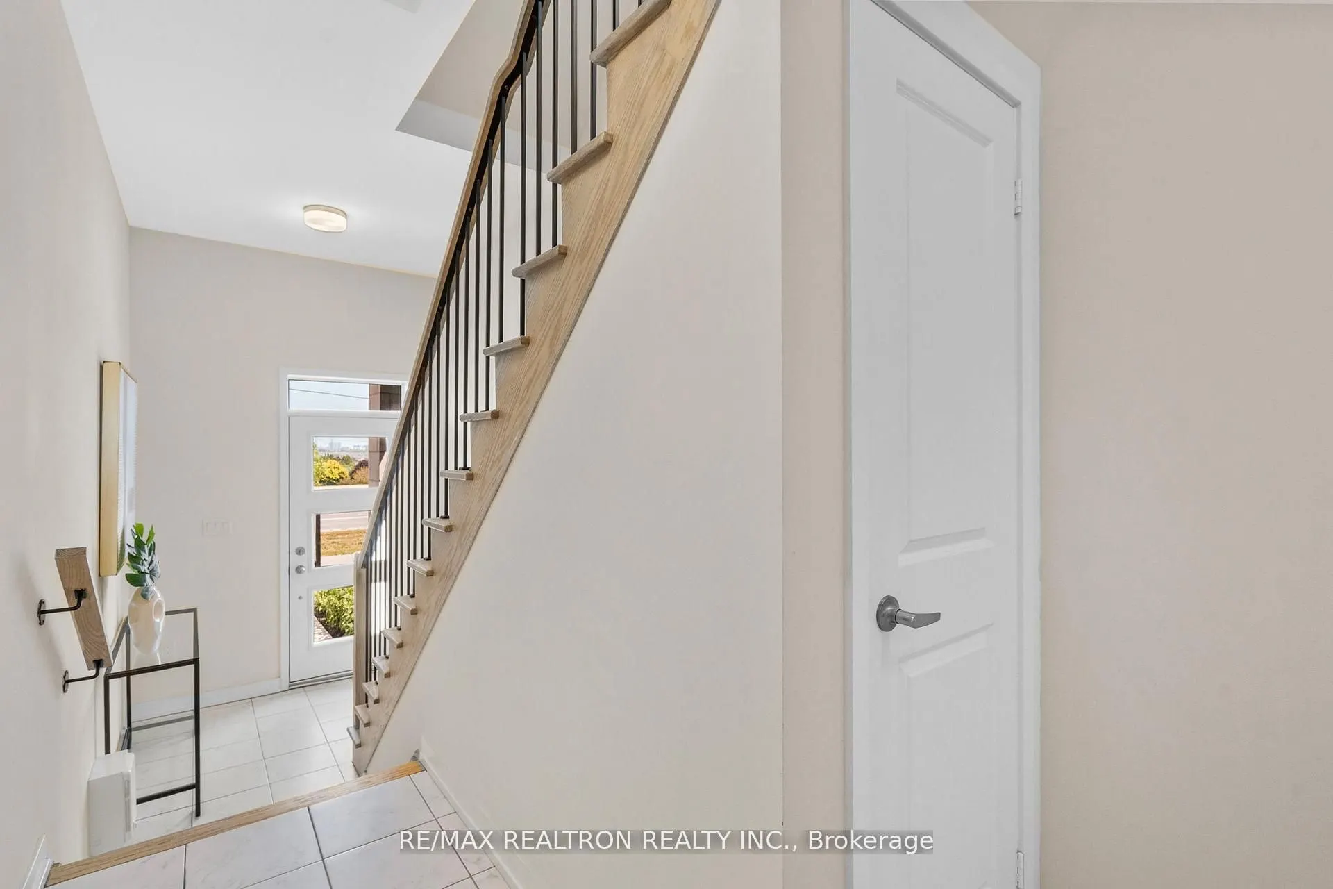 2550 Castlegate Crossing, #401
